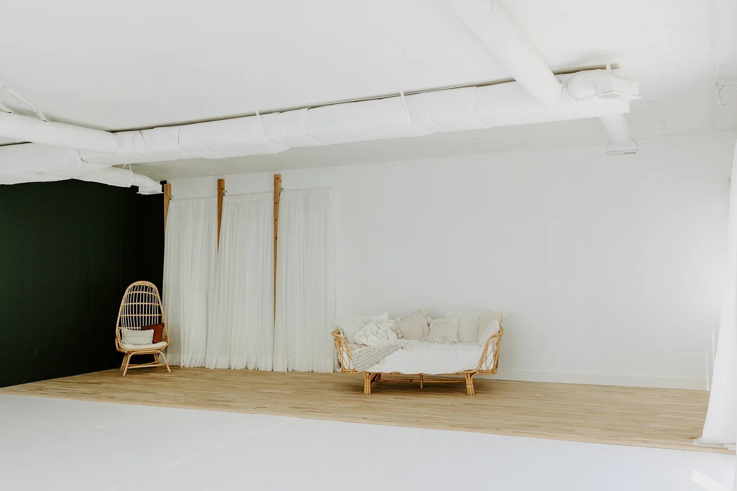 Our studio isn&rsquo;t just four walls &mdash; it&rsquo;s a vibe.⁠
Cozy, modern, full of light...⁠
It&rsquo;s where chaos meets creativity and the magic happens &mdash; from branding sessions to newborn snuggles. ✨