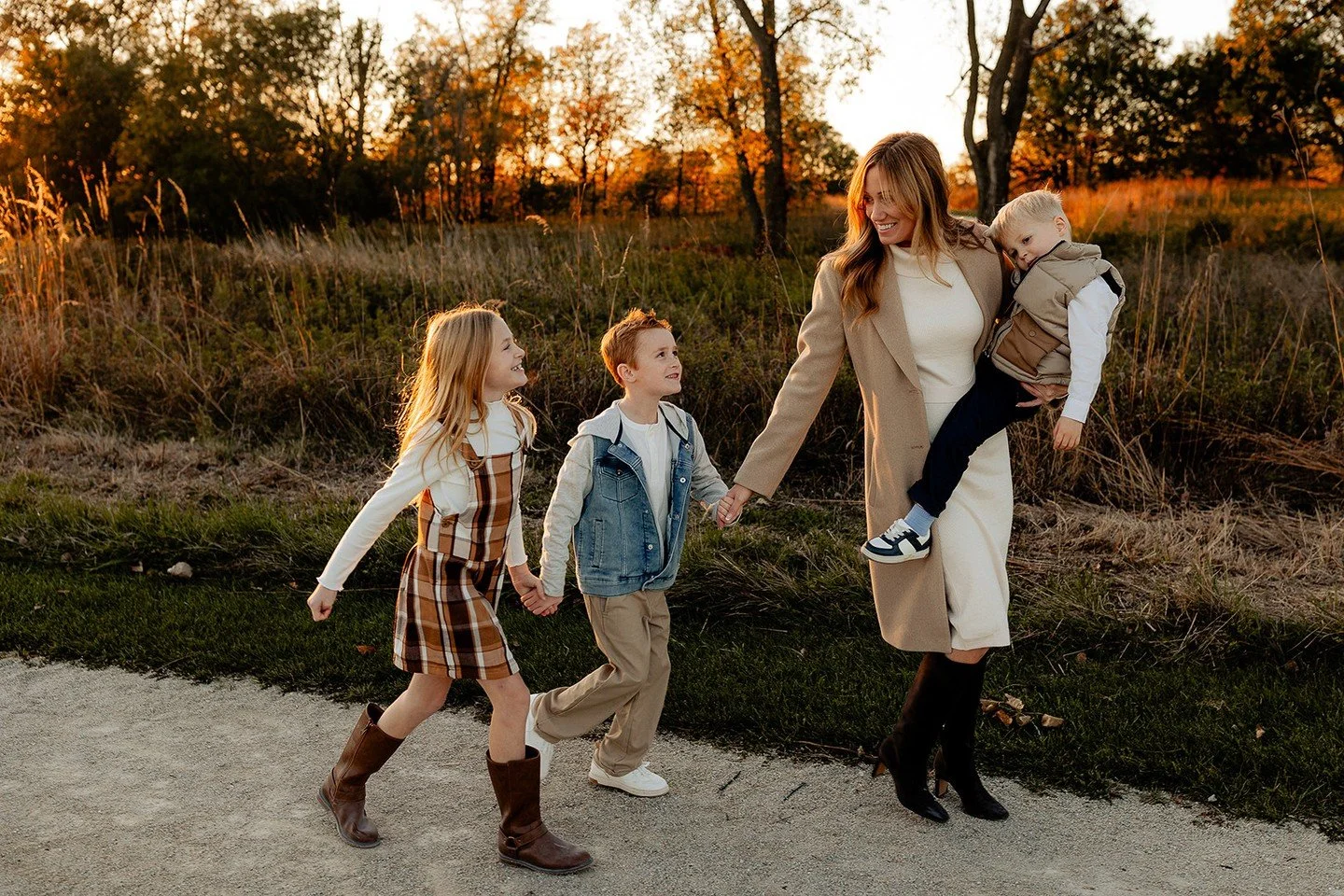 📸 PSA: Your kids are growing faster than the leaves are changing. Freeze this season (and their squishy little cheeks) before it&rsquo;s gone. Fall family sessions are OPEN!