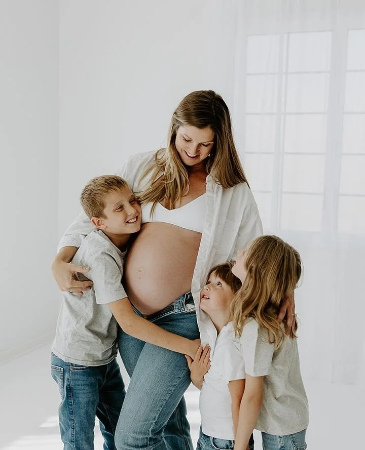 You&rsquo;ve done the hard work. You&rsquo;re growing a tiny human. You deserve to be documented.⁠
Our maternity sessions are calm, natural, and focused on connection &mdash; not perfection.⁠
Whether it&rsquo;s glowing sunset light or the cozy calm o