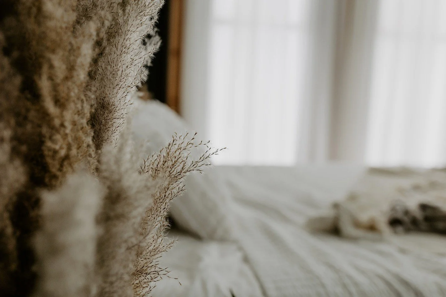 There&rsquo;s something about the light here that&rsquo;s pure magic.⁠
It wraps around every detail &mdash; tiny toes, soft smiles, and genuine connection.⁠
Morning or afternoon, the studio glows... and so do you. ✨