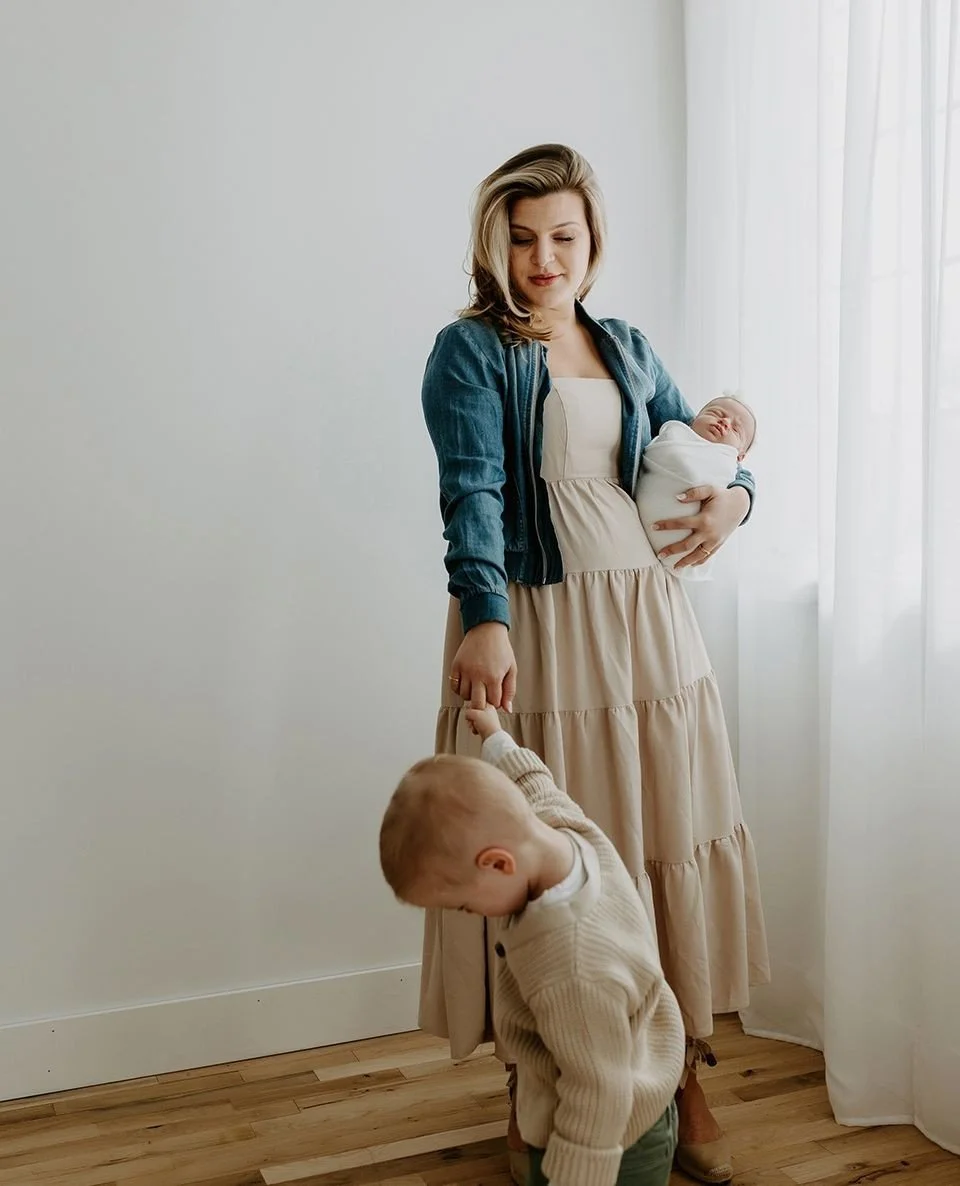Think of baby-led sessions as storytelling &mdash; not staging. 📖⁠
We embrace the yawns, the wiggles, the messy moments in between. Because that&rsquo;s where the real beauty lives.⁠
So sit back, relax, and let your little one take the lead &mdash; 