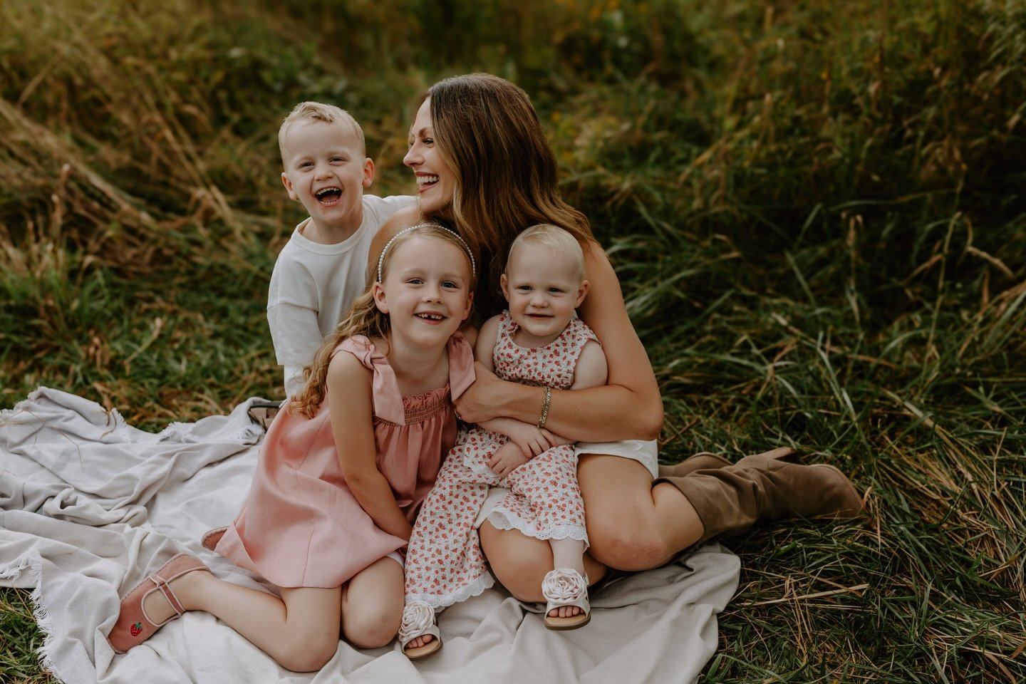Our 2026 outdoor session calendar is officially OPEN 🌿✨

It&rsquo;s time to check your family photos off your to do list and get your session on the calendar!

✨Early bird booking special✨
Use code EARLYBIRD for 15% off all outdoor sessions booked b