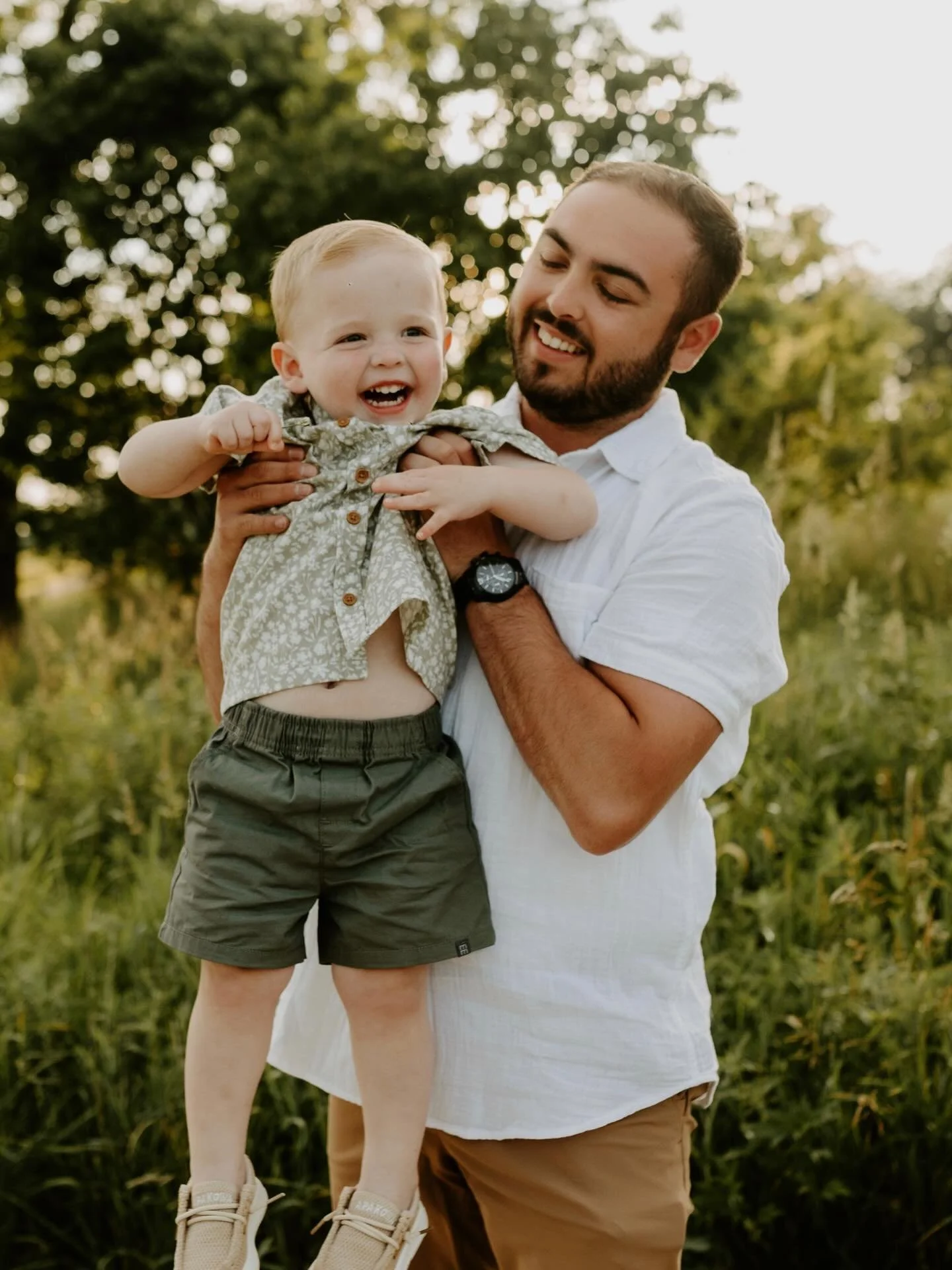 The outdoor calendar is officially OPEN 🙌☀️

Which means&hellip;
&bull; I&rsquo;m checking the weather app 47 times a day
&bull; pretending I&rsquo;m okay with bugs being part of the creative process 🫠

But honestly? Outdoor sessions just hit diffe