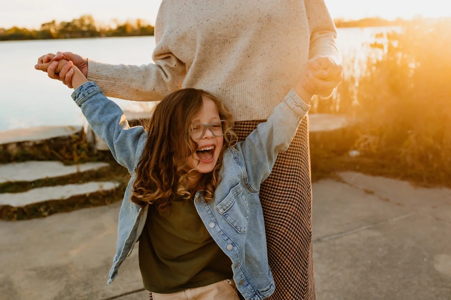 Happy National Reach as High as You Can Day 🙌🏻 who comes up with these!? But honestly, everyone could use a good old stretch up at the sky today. 🖤 @laceydreyer #motherhoodphotography #lemont #goldenhour #nationalday