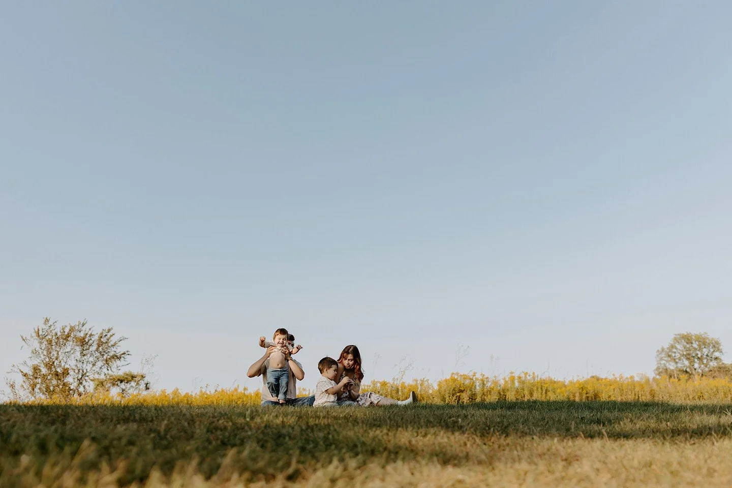 Outdoor sessions have a way of creating the most natural, timeless images&mdash;and a beautiful setting makes all the difference.