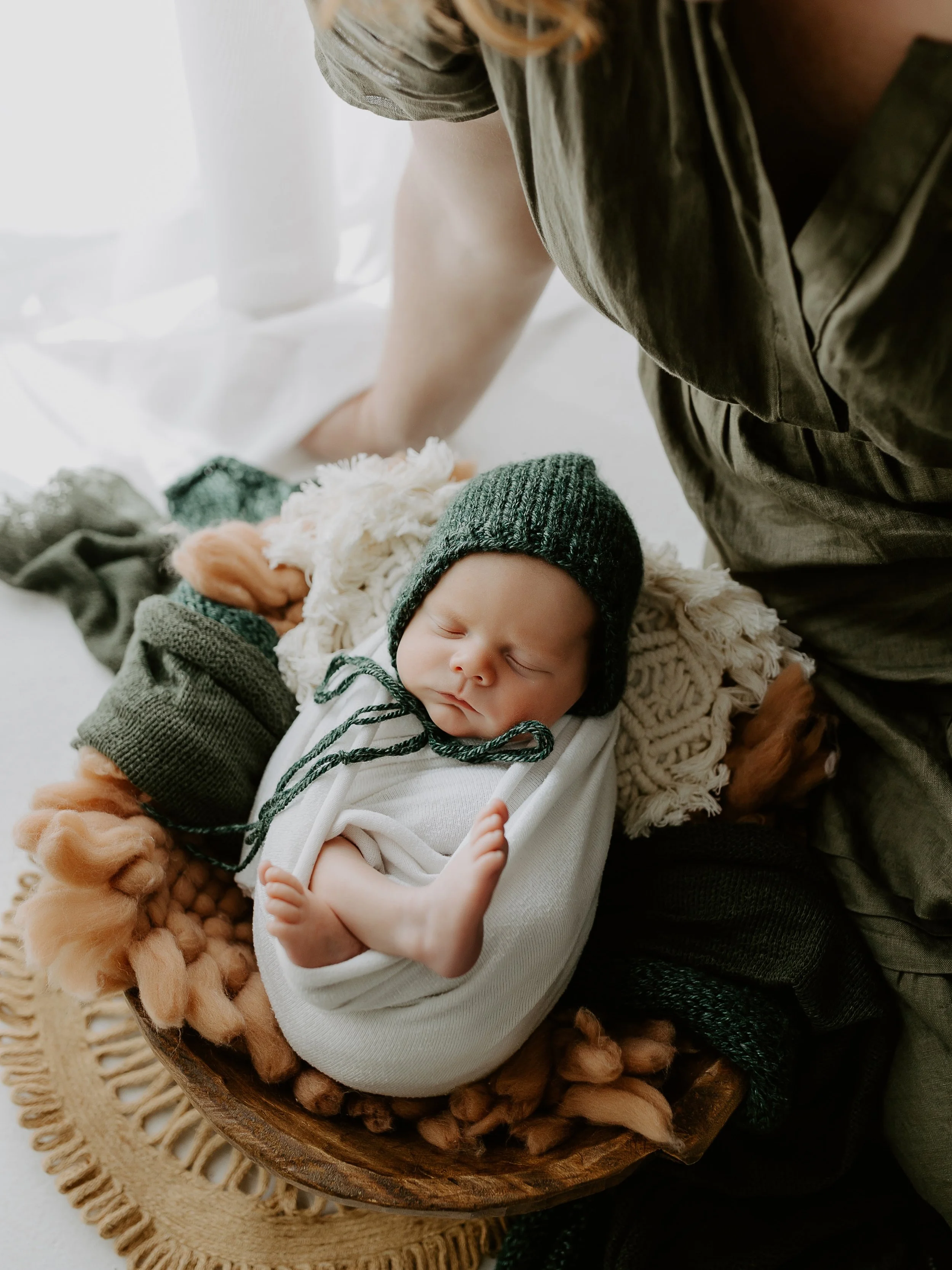 Green on a newborn is always cute 🖤