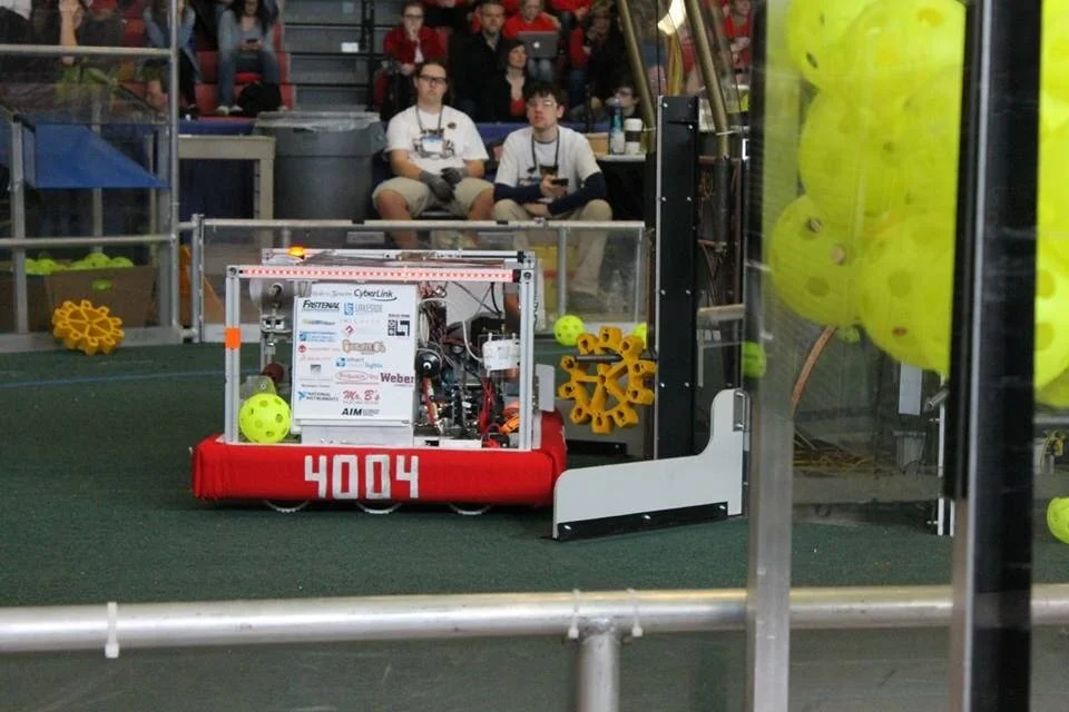 Robot with gear going up.jpg