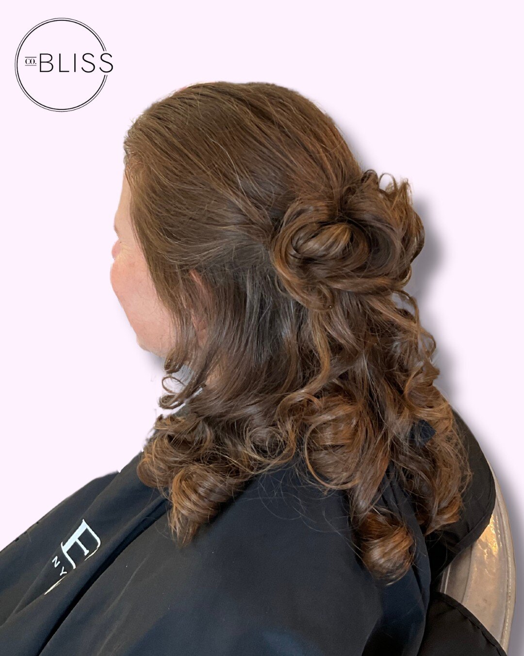 👰💖 Bridal Elegance by Amy! ✨💇&zwj;♀️

Amy works her magic once again, crafting a bridal hairstyle that's as stunning as you are on your special day. 

Let's create the perfect look to make your wedding dreams come true! 💍✨

#bridalhairinspo  #wed