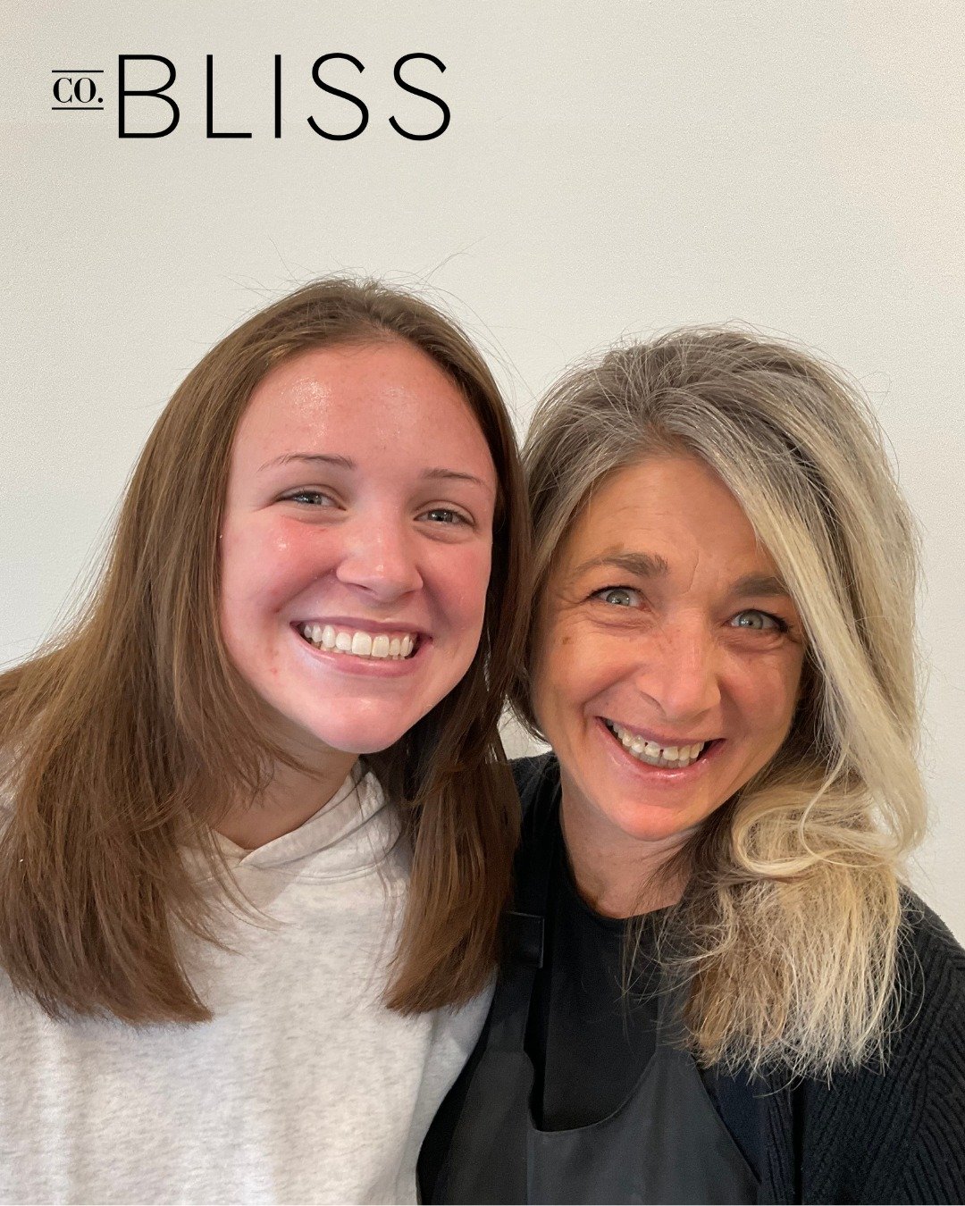 Our clients travel to see us 🌎

We had a visitor from Madison, WI, just so she could have Amy cut and style her hair!

Schedule your next appointment with Amy by calling us at 331-372-4747 or book directly online ➡️ link in bio

#napervillehairstyli