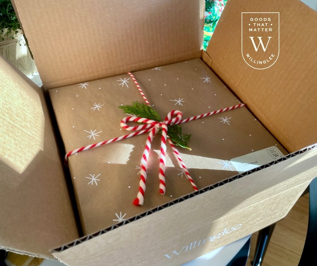 🎁🚀 Time's ticking on those sleigh bells! 🎅🔔 Order our beautifully hand-painted wrapped gift boxes by this Friday, December 15th to make sure they land under the tree in time for the big day! 🎄✨ Don't miss out on gifting magic this season! ✨🎁 #W