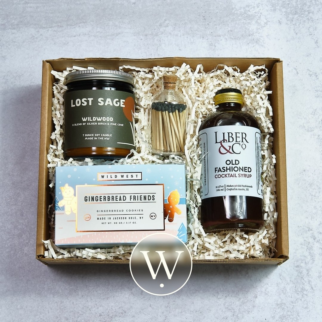Let it snow, let it glow! ❄️✨ This winter-themed Gift Box is here to sprinkle some holiday magic. 🎁 Perfect for those who love to shop small and support local artisans. Share the joy of giving with friends, siblings, or co-workers. Stay cozy and spr