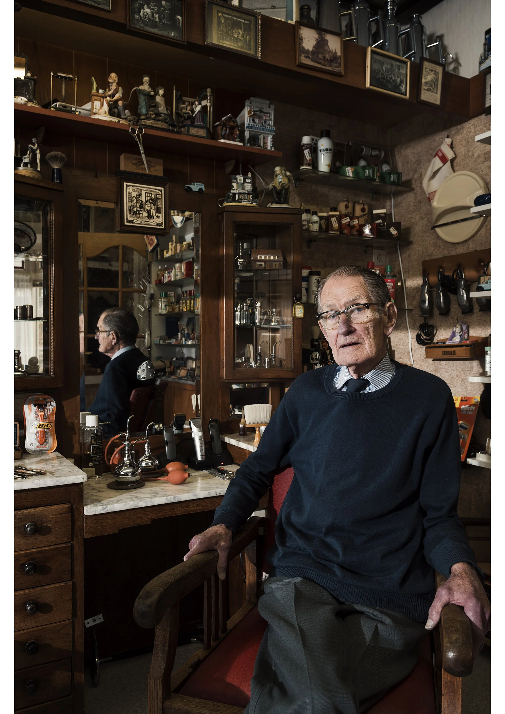 Antoon Legebeke, eigenaar kappersmuseum Diepenveen