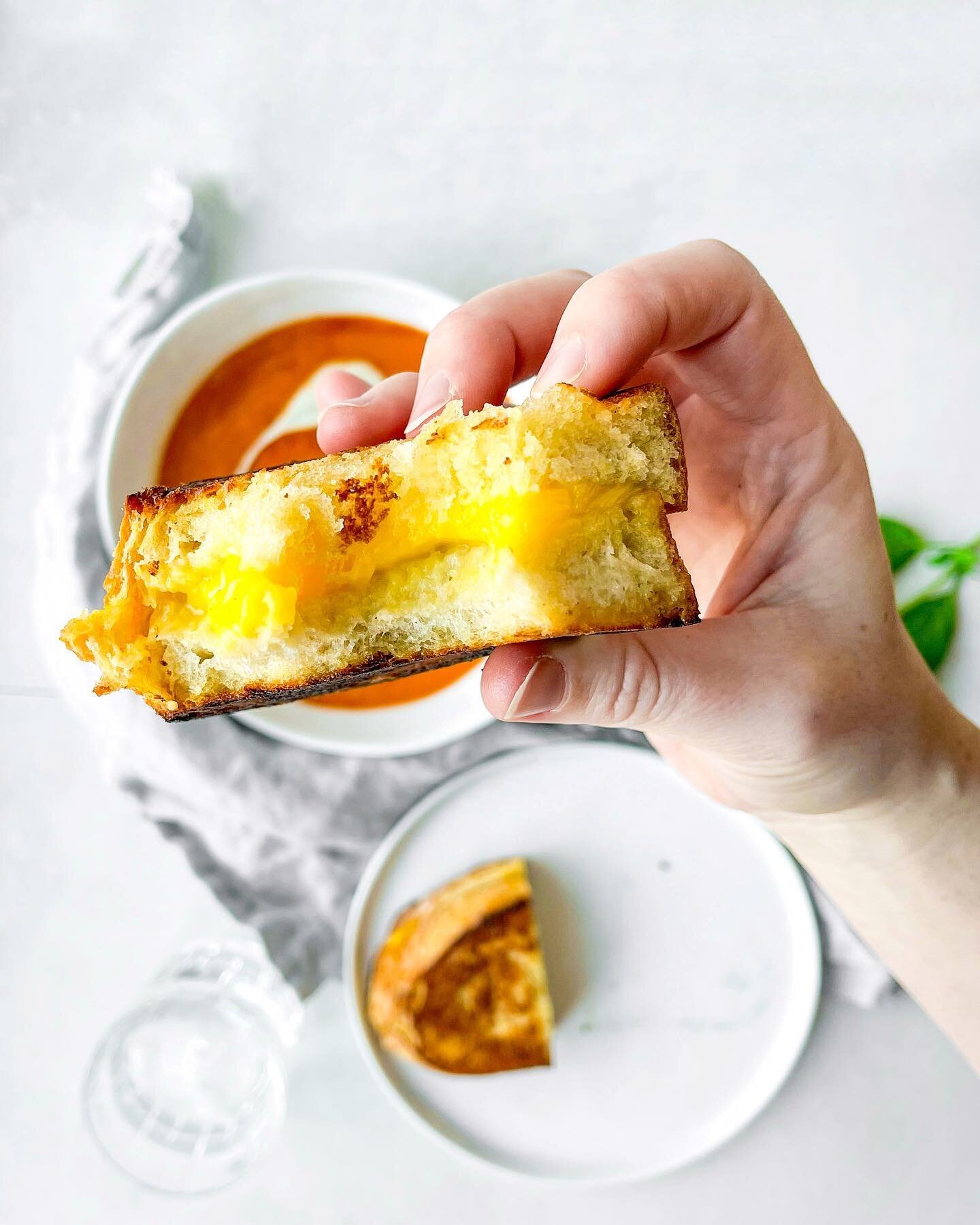 Today sounds like a grilled cheese and tomato soup kinda day 🙌🏻

I&rsquo;ve been on the hunt for good dairy-free options for cheeses to incorporate in recipes and having been loving the brand @violife_foods. These &ldquo;Mature Cheddar Slices&rdquo