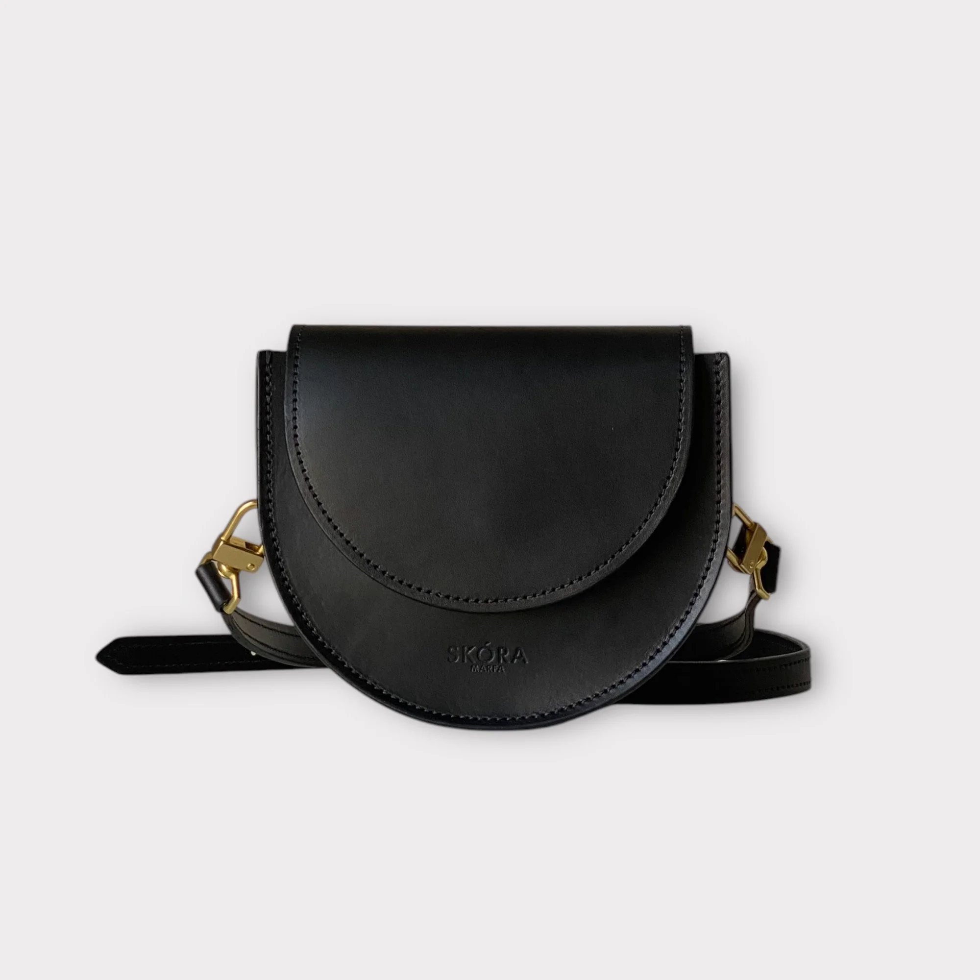 Horseshoe Bag in Black
