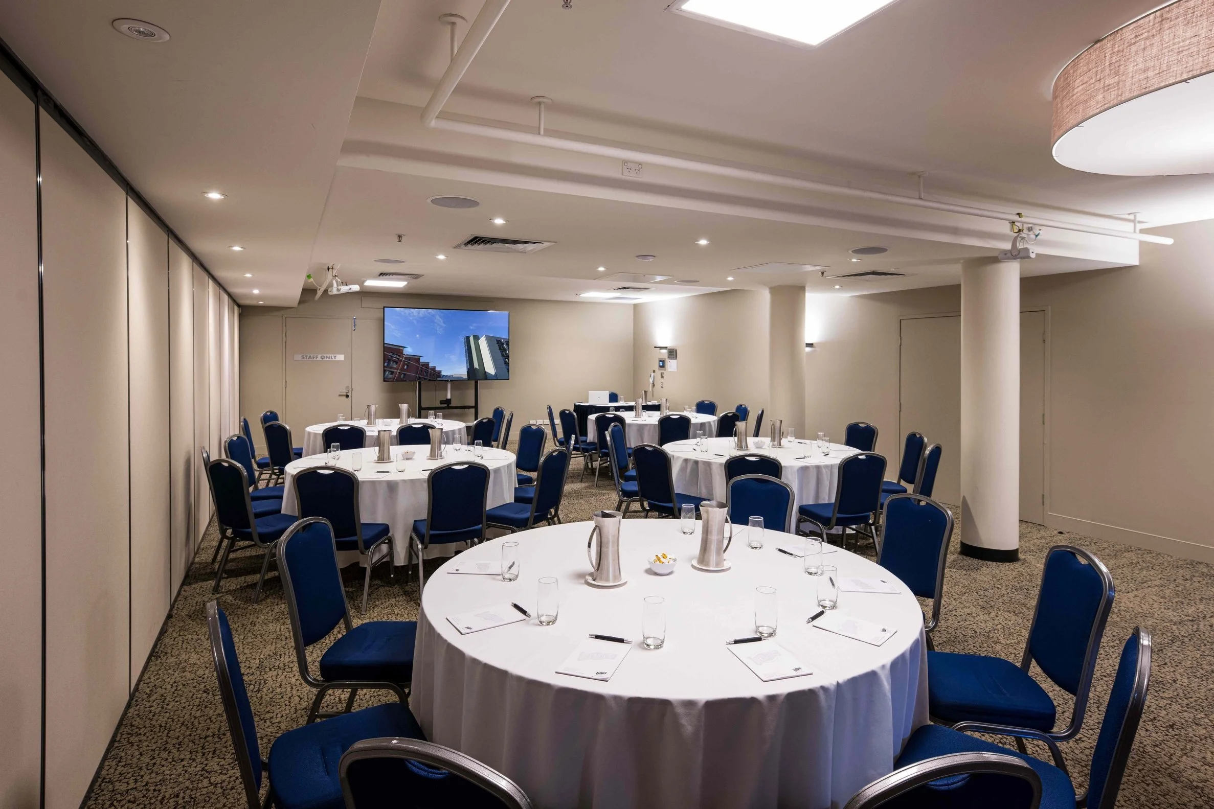 Round tables in multi-purpose event space