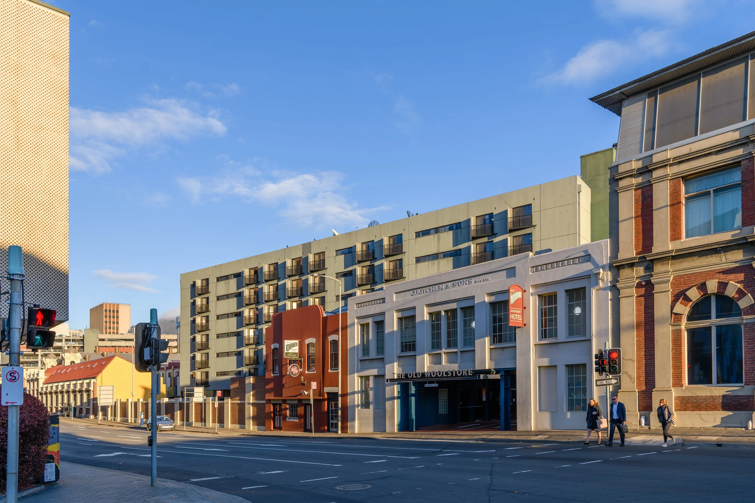 Easily accessible front entrance on Macquarie Street