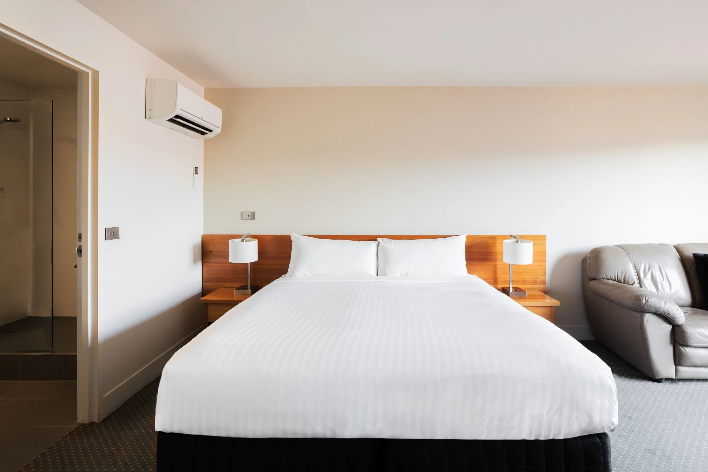 Studio Apartment bedroom in Hobart