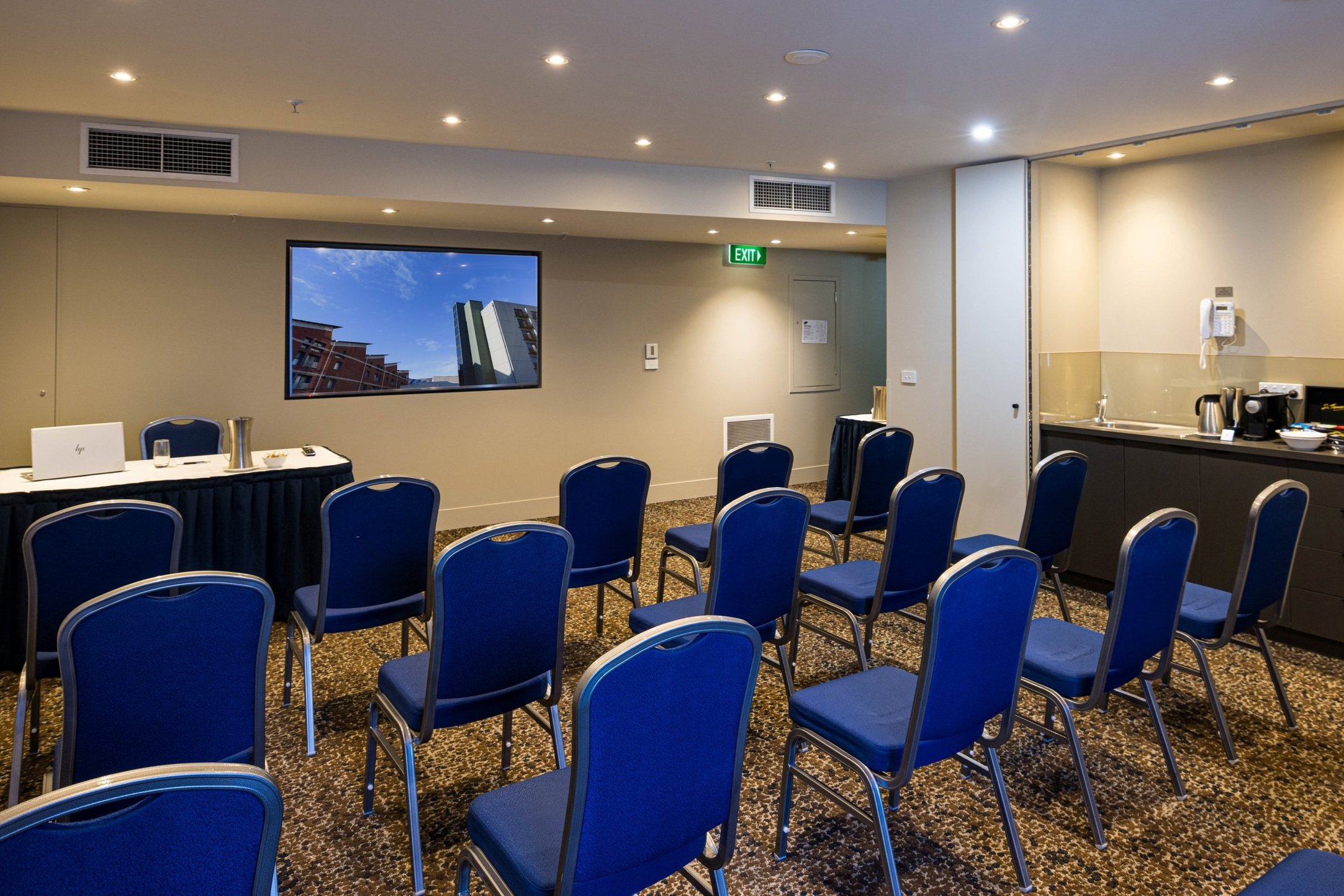 Indivudla chairs facing a TV set for a presentation