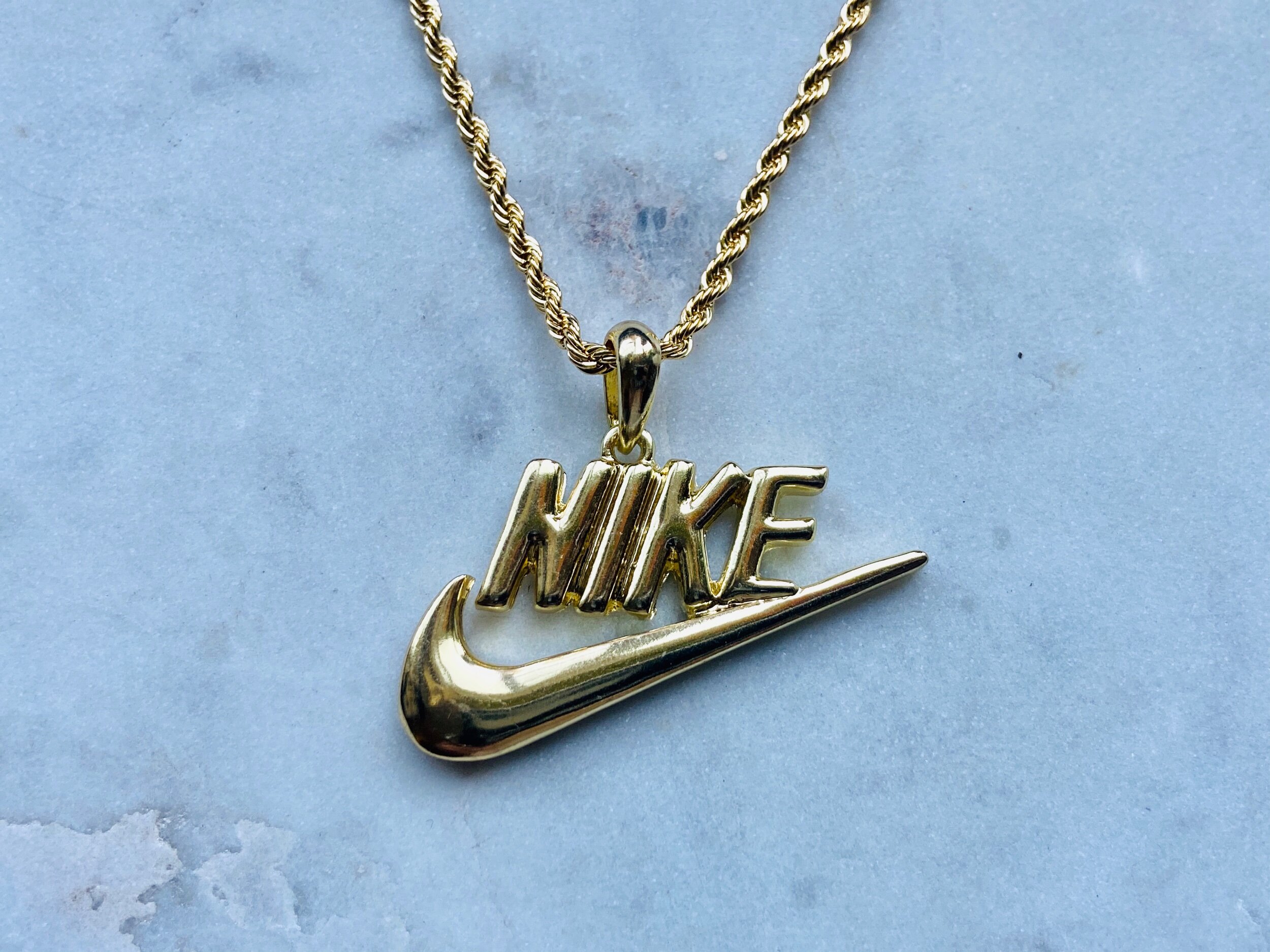 nike with chain