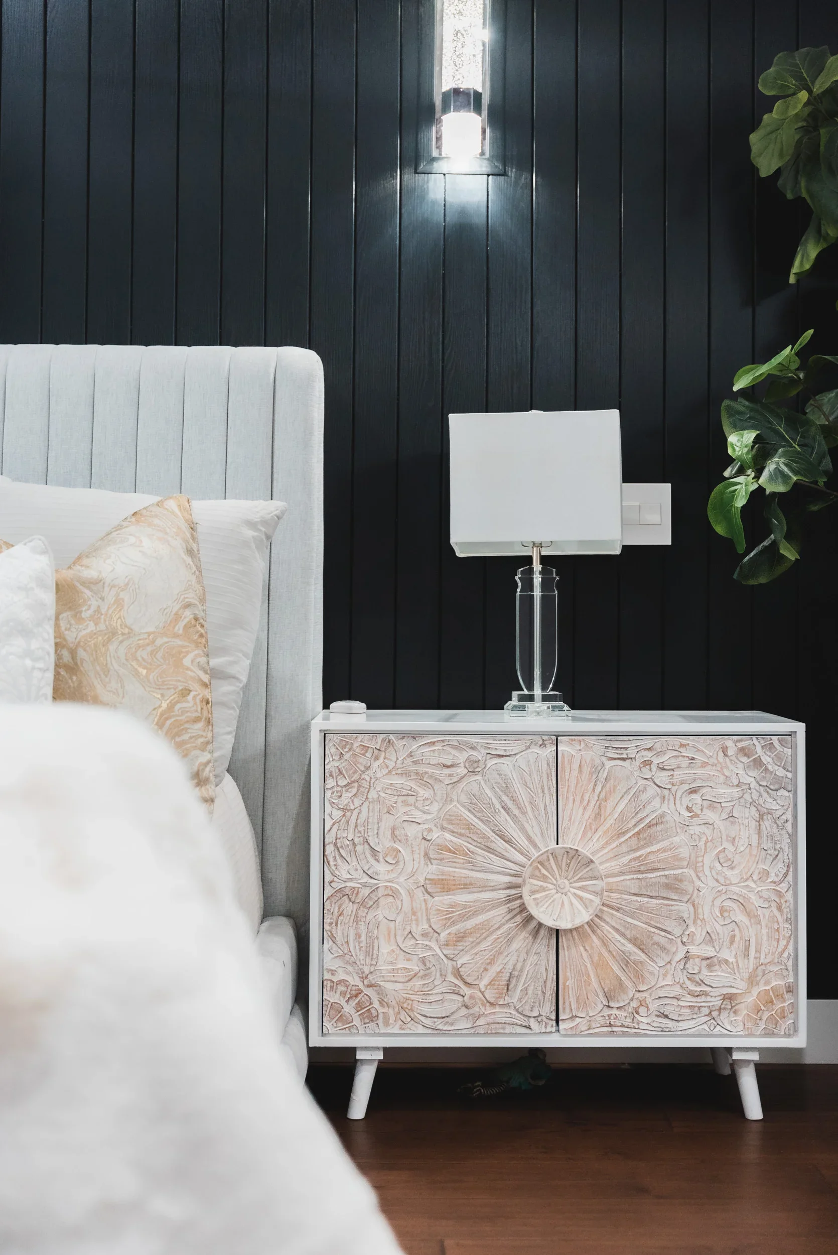 photo seashell nightstand with white glass lamp on top next to white bed