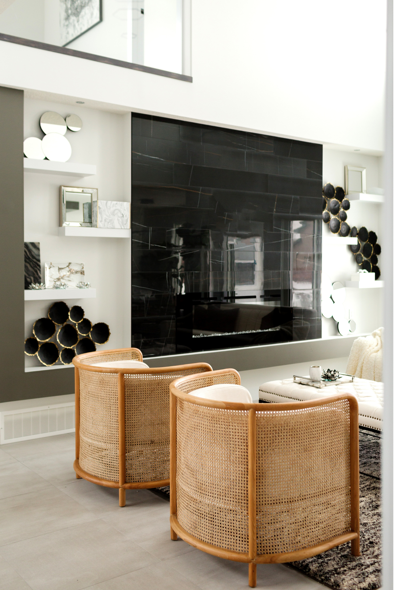 Classy Black Interior Design Inspo