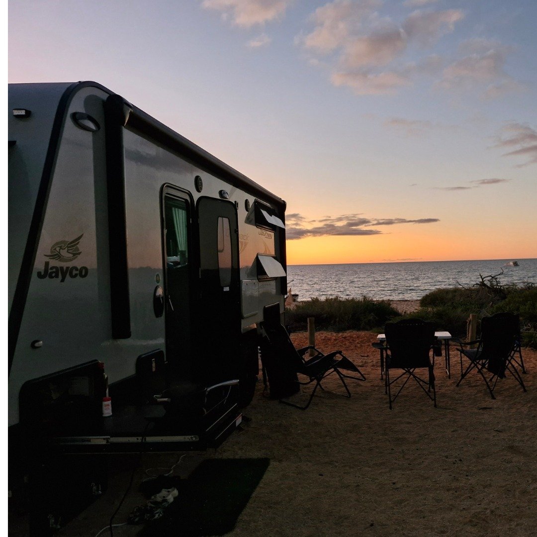ZIGGY sitting pretty with all the comforts of home.  Not the worst way to end the day 🍾🥂

Let's start planning your next adventure @ www.adventurecaravanhire.com.au or call 0408 535 057.

#adventurecaravanhire #jaycoaustralia #letsgojayco #caravann