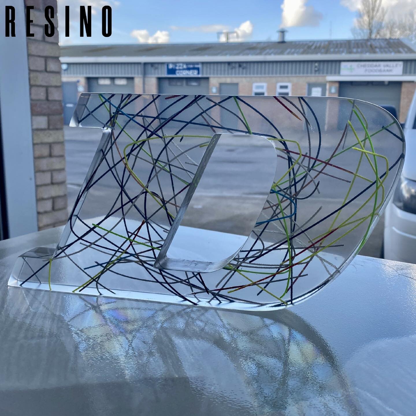 Cast letter sample for a bigger logo project, the wire-looking bits are tennis strings!
Can you guess the brand from this &lsquo;D&rsquo;?
.
.
.
#resin #epoxy #resinepoxy #epoxyresin #resino #resinartist #castresin #logo #brand #branding #tennis