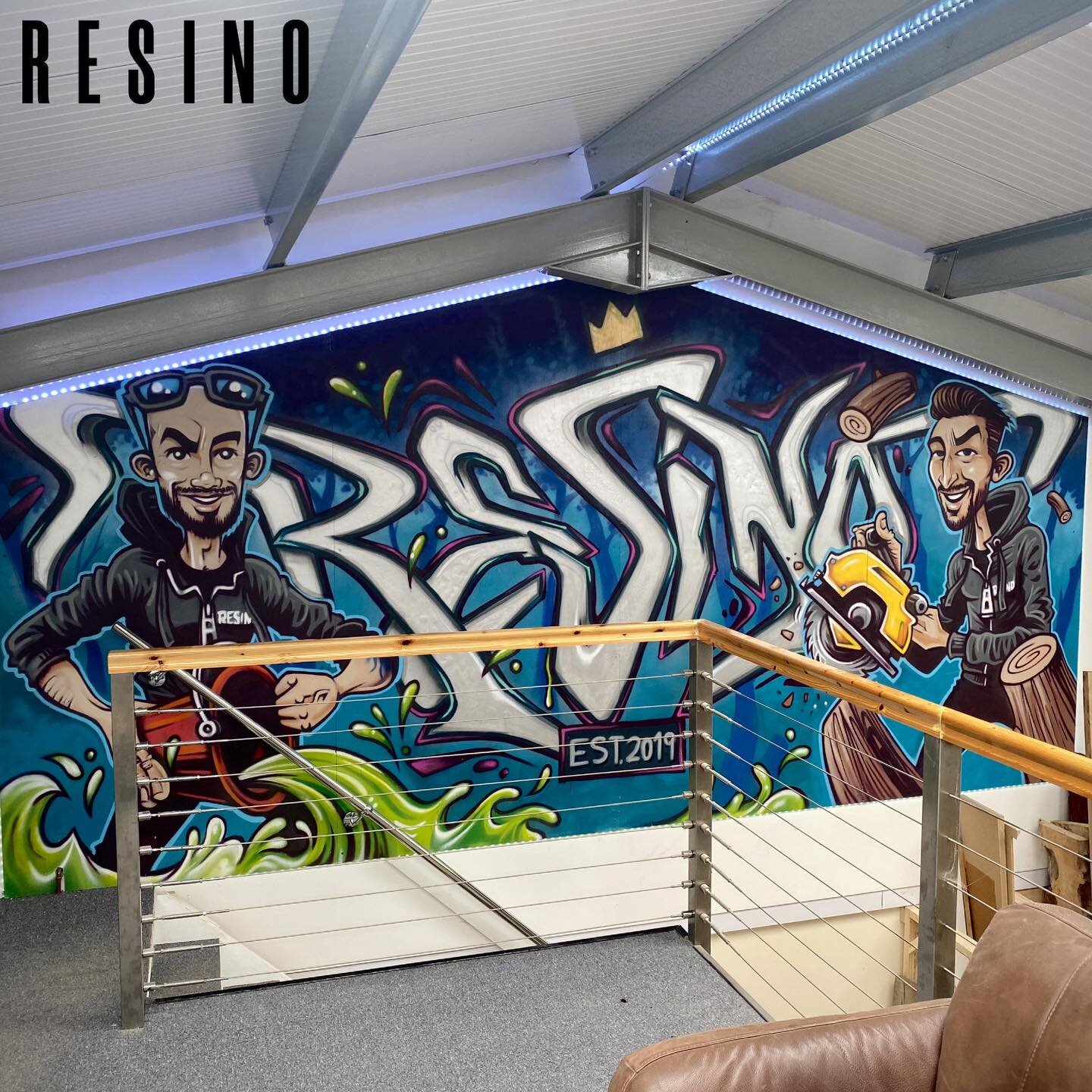Finally put up our big wall art piece at Resino HQ! 
Certainly brightens up that end of the workshop. 
Thanks for the help SP:Zero!
.
.
.
#resino #resin #resinart #wallart #wallartdecor