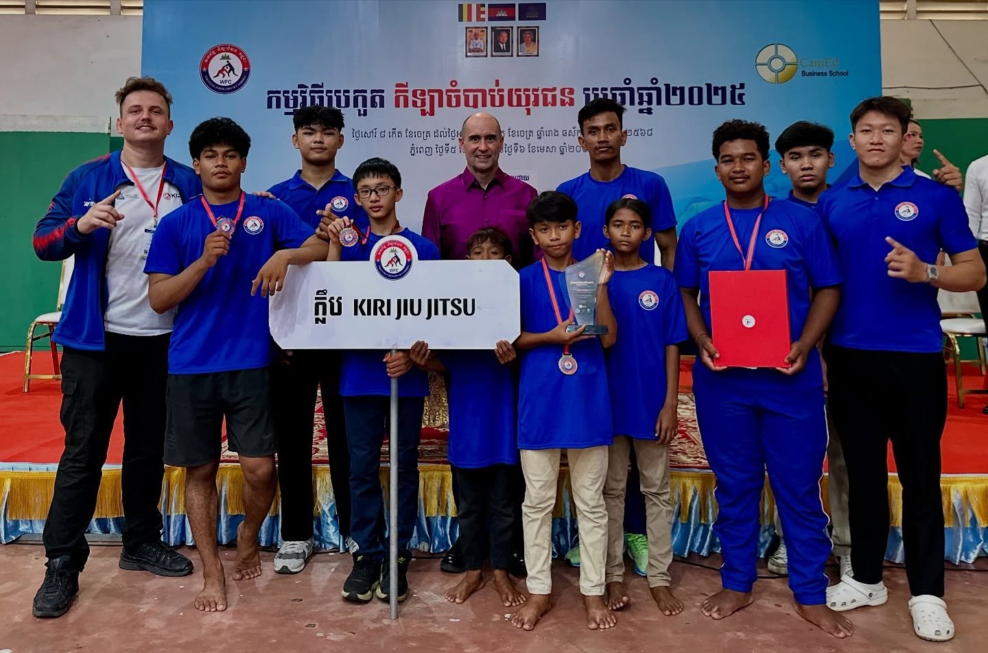 𝐊𝐈𝐑𝐈 𝐉𝐈𝐔-𝐉𝐈𝐓𝐒𝐔 𝐂𝐋𝐀𝐈𝐌𝐒 𝟐𝐍𝐃 𝐁𝐄𝐒𝐓 𝐓𝐄𝐀𝐌 𝐎𝐕𝐄𝐑𝐀𝐋𝐋 𝐀𝐓 𝐘𝐎𝐔𝐓𝐇 𝗪𝗥𝗘𝗦𝗧𝗟𝗜𝗡𝗚 𝗧𝗢𝗨𝗥𝗡𝗔𝗠𝗘𝗡𝗧 𝟮𝟬𝟮𝟱 🇰🇭🤼&zwj;♂️

Yesterday, 𝐊𝐈𝐑𝐈 𝐉𝐢𝐮-𝐉𝐢𝐭𝐬𝐮 proudly represented at the 𝐘𝐨𝐮𝐭𝐡 𝐖𝐫𝐞𝐬𝐭𝐥𝐢