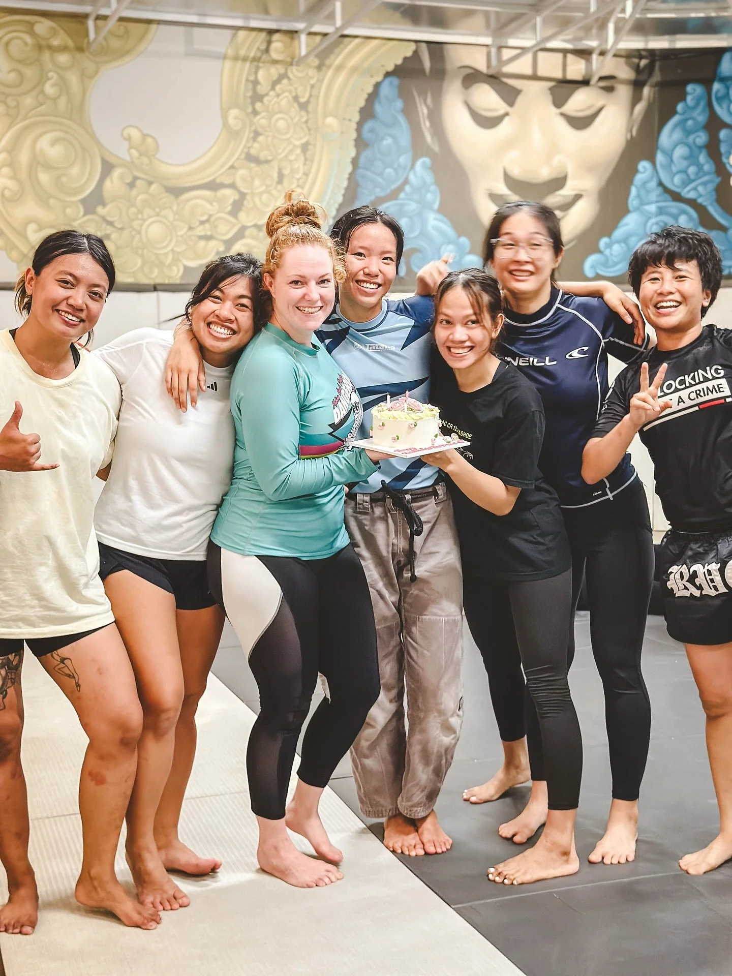 🎉 Happy Birthday, Bonnie! 💜
Always inspiring, always rolling! 🥋
@bonniematthisen 
.
.
🥋 𝗞𝗜𝗥𝗜 𝗝𝗶𝘂 𝗝𝗶𝘁𝘀𝘂 
🇰🇭 Train hard. Learn fast. Have fun. 
✅ 𝗕𝗲𝗴𝗶𝗻𝗻𝗲𝗿 𝗳𝗿𝗶𝗲𝗻𝗱𝗹𝘆 – all levels welcome 
⛩ 𝗖𝗲𝗻𝘁𝗿𝗮𝗹 𝗣𝗵𝗻?