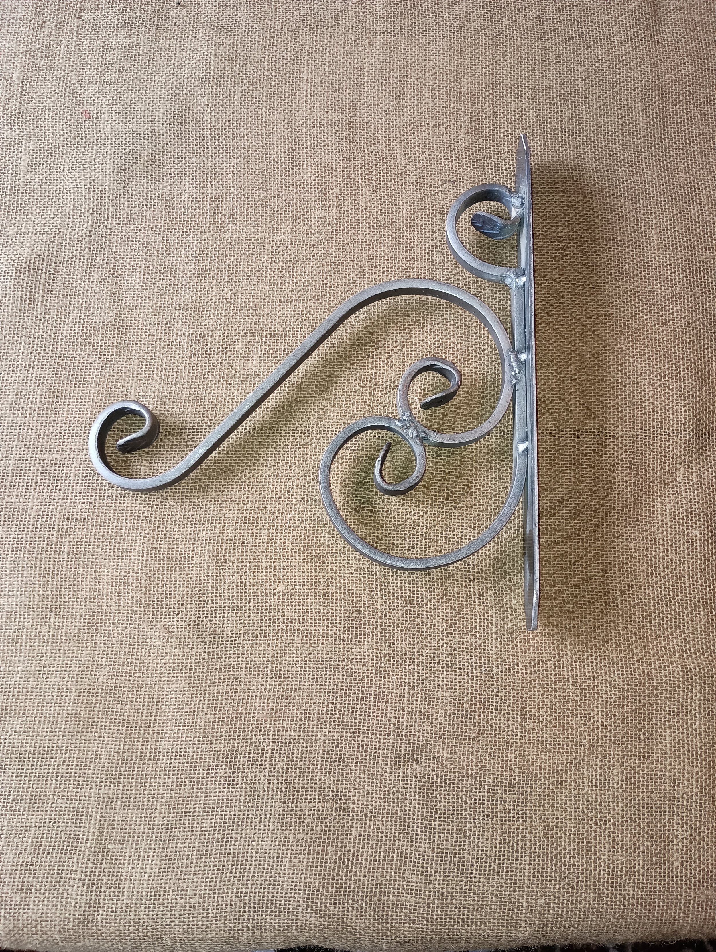 plant bracket