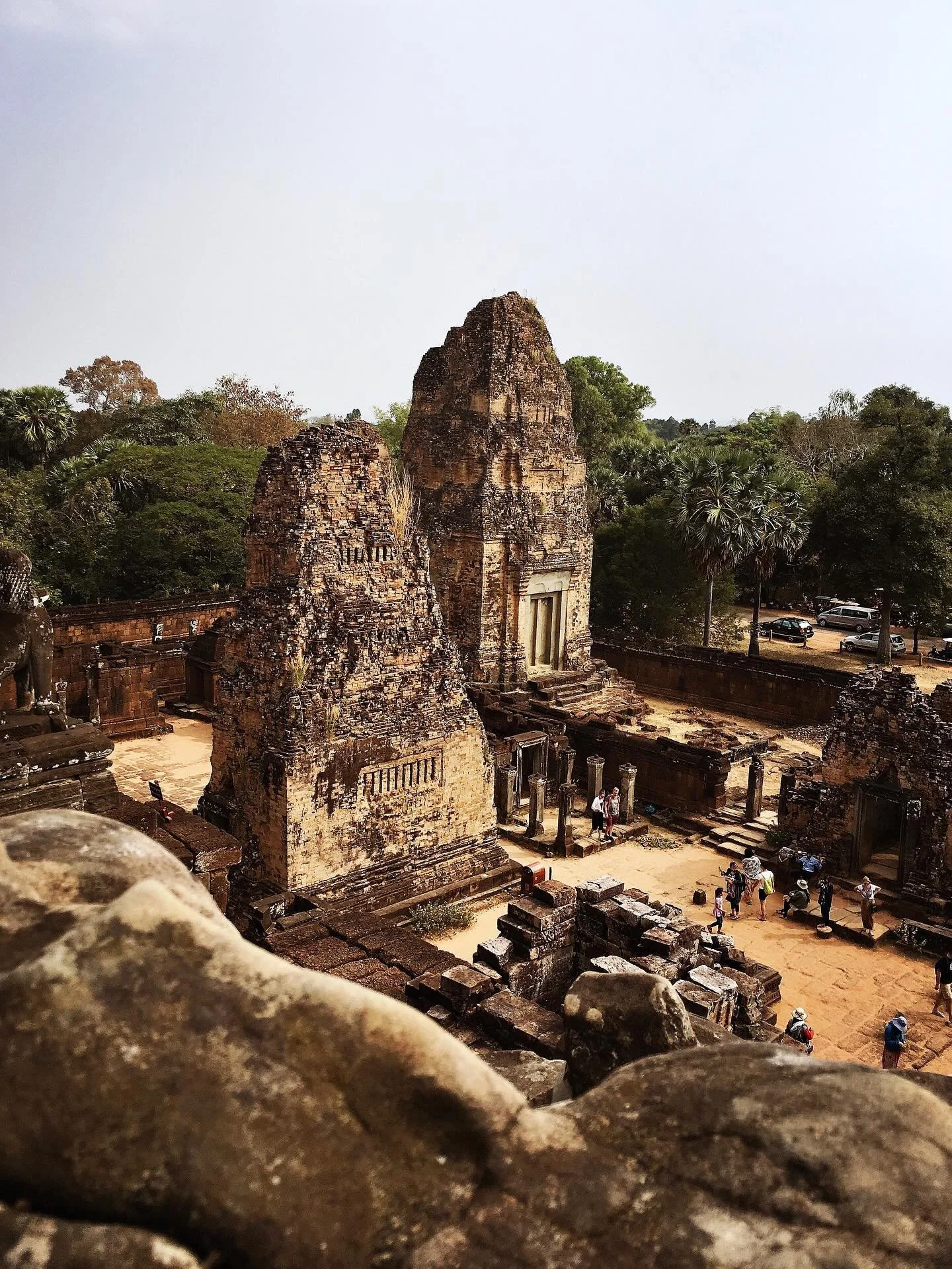 Our favourite 10: Siem Reap 

These were certainly the most adventurous and culturally impressive days of all our travels. Whether Angkor-Wat, Pre-Rup, Preah-Khan, Ta-Prom, Phnom-Bakeng or Thom-Bayon... like two sponges thirsting for impressions, we 