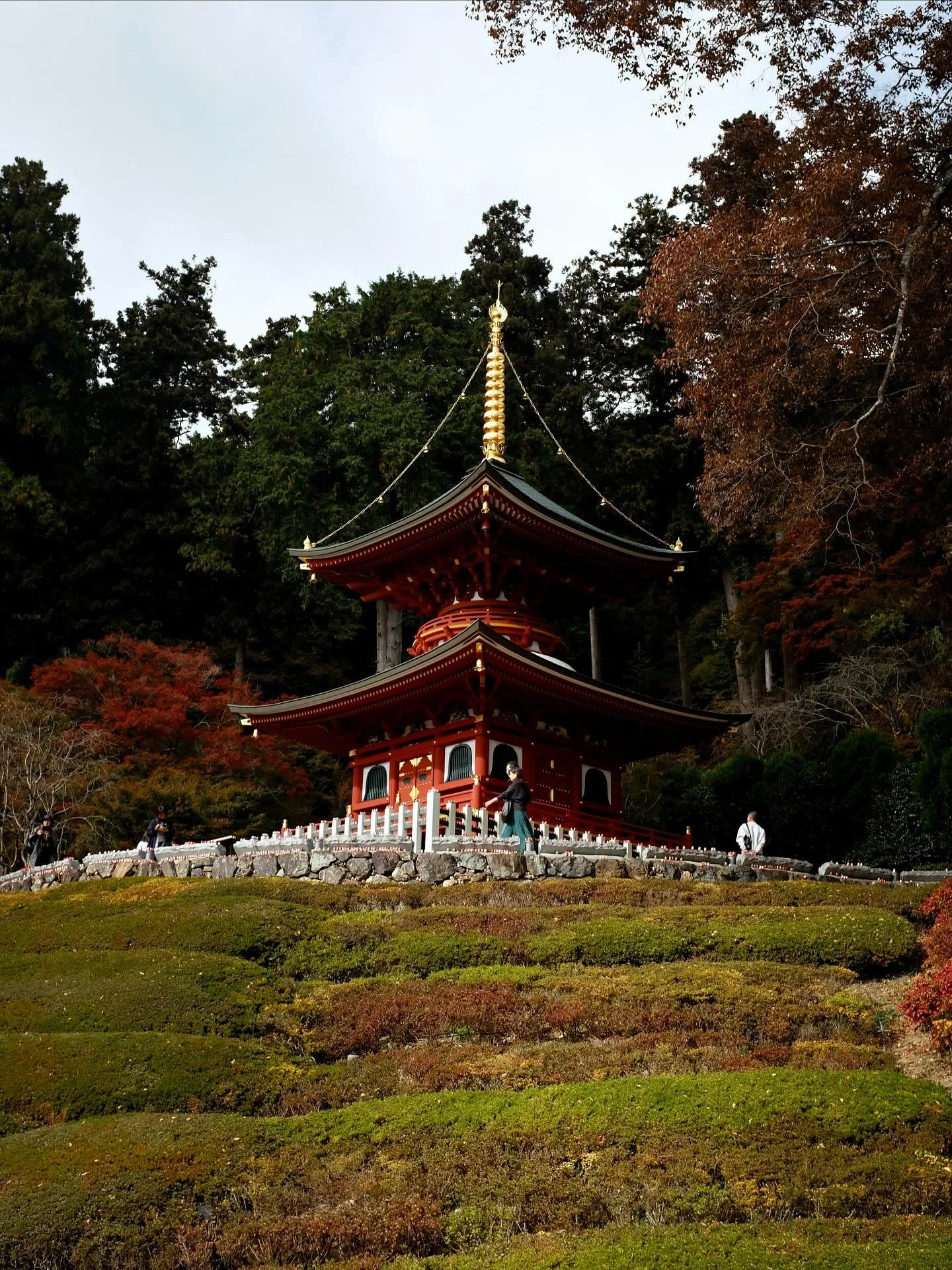 Guess where we take you next&hellip; 🤔

#daytripping #osaka #travel #travelstories #travelgram #architecture #japaneseculture #japanesehistory #design #katsuoji #japan #travelnotes #wanderlust #travelwriting #thesturgheons