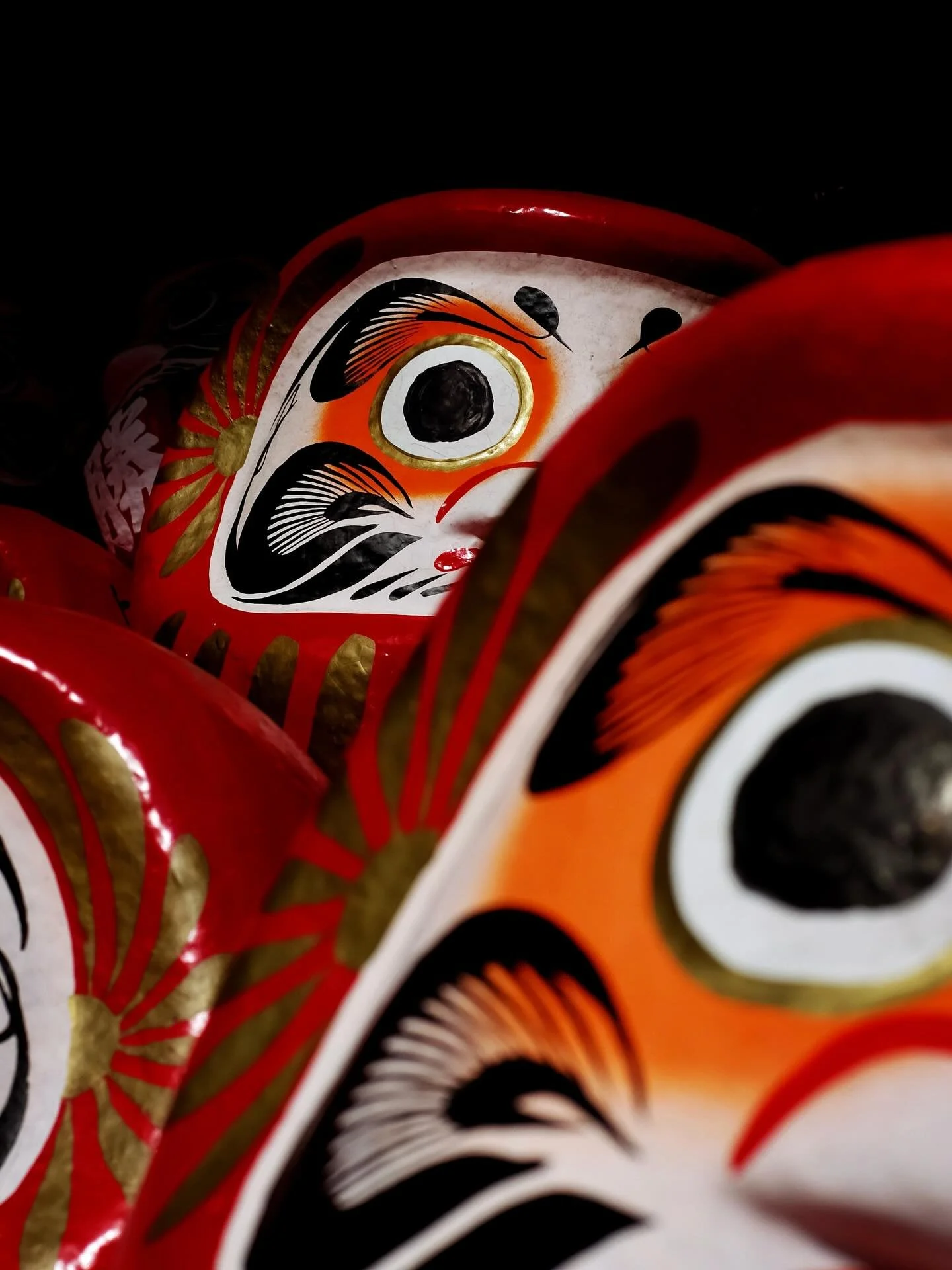 Feeling watched 👀

#osaka #daytripping #travel #travelstories #travelgram #japan #design #architecture #japaneseculture #japanesehistory #katsuoji #katsuojitemple #daruma #travelnotes #wanderlust #thesturgheons