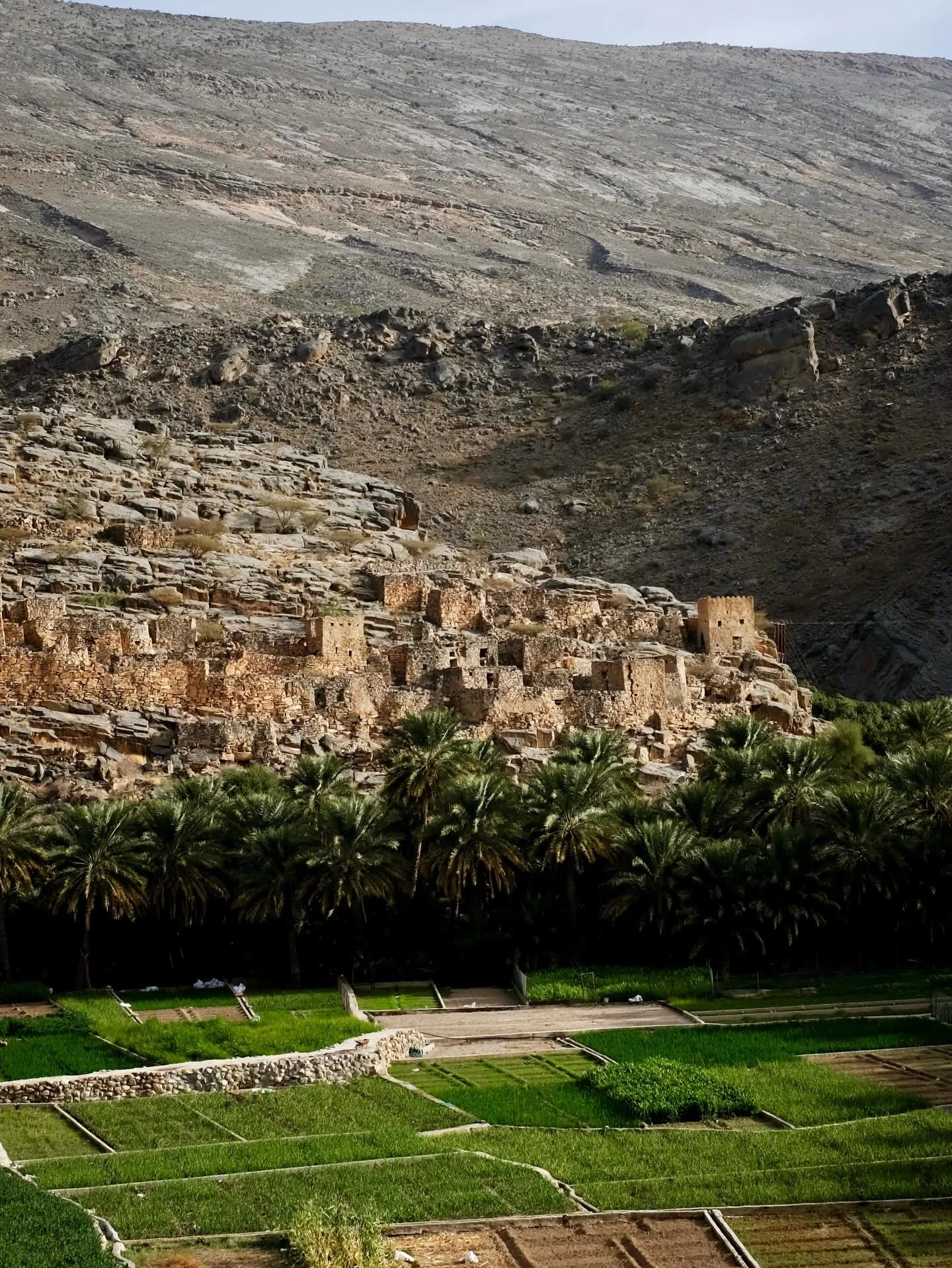 Mountain route&hellip; 🌄

#oman #traveltheworld #roundtrip #adventure #thesturgheons
