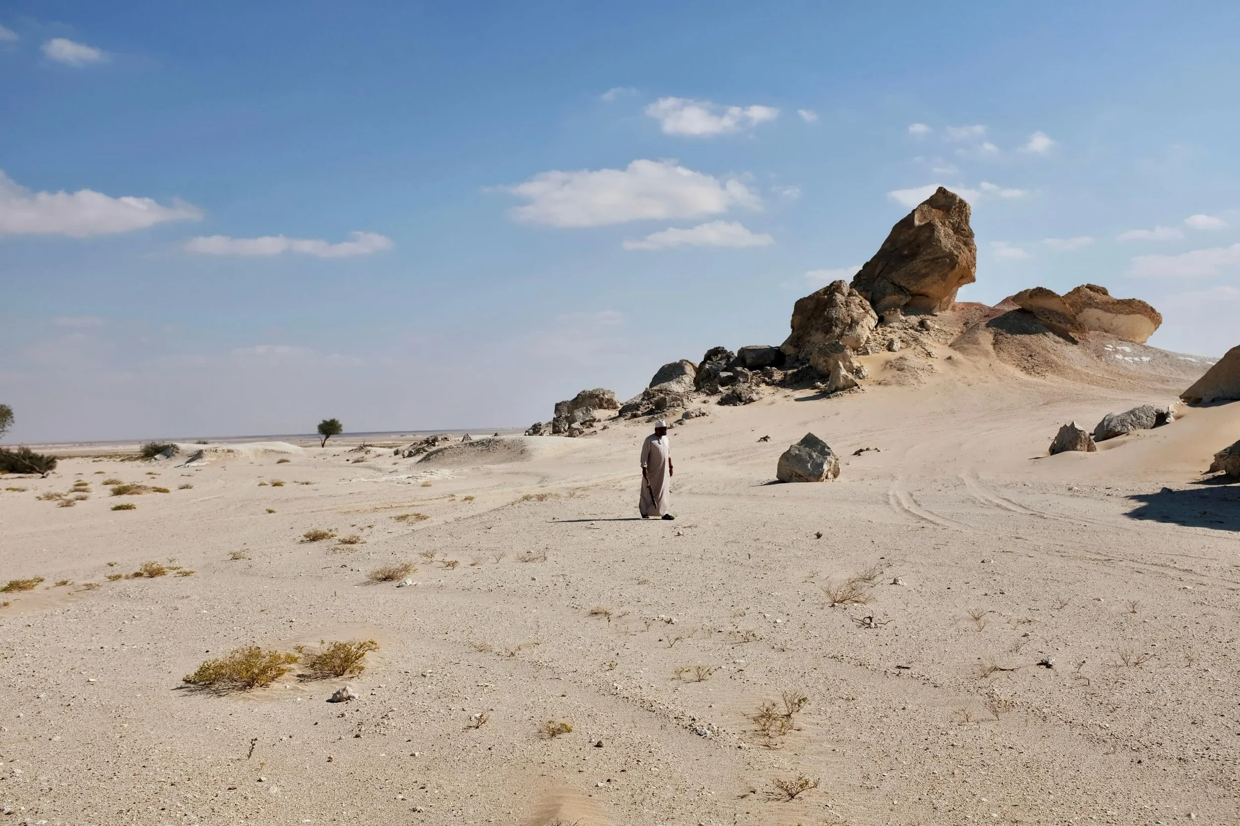 First day at the edge of the desert in Empty Quarter. When we look at our picture roll we are still amazed by the play of light and shadows, and the beauty of so called &lsquo;simple&lsquo; rocks.

#oman #desertvibes #roundtrip #adventure #explorer
