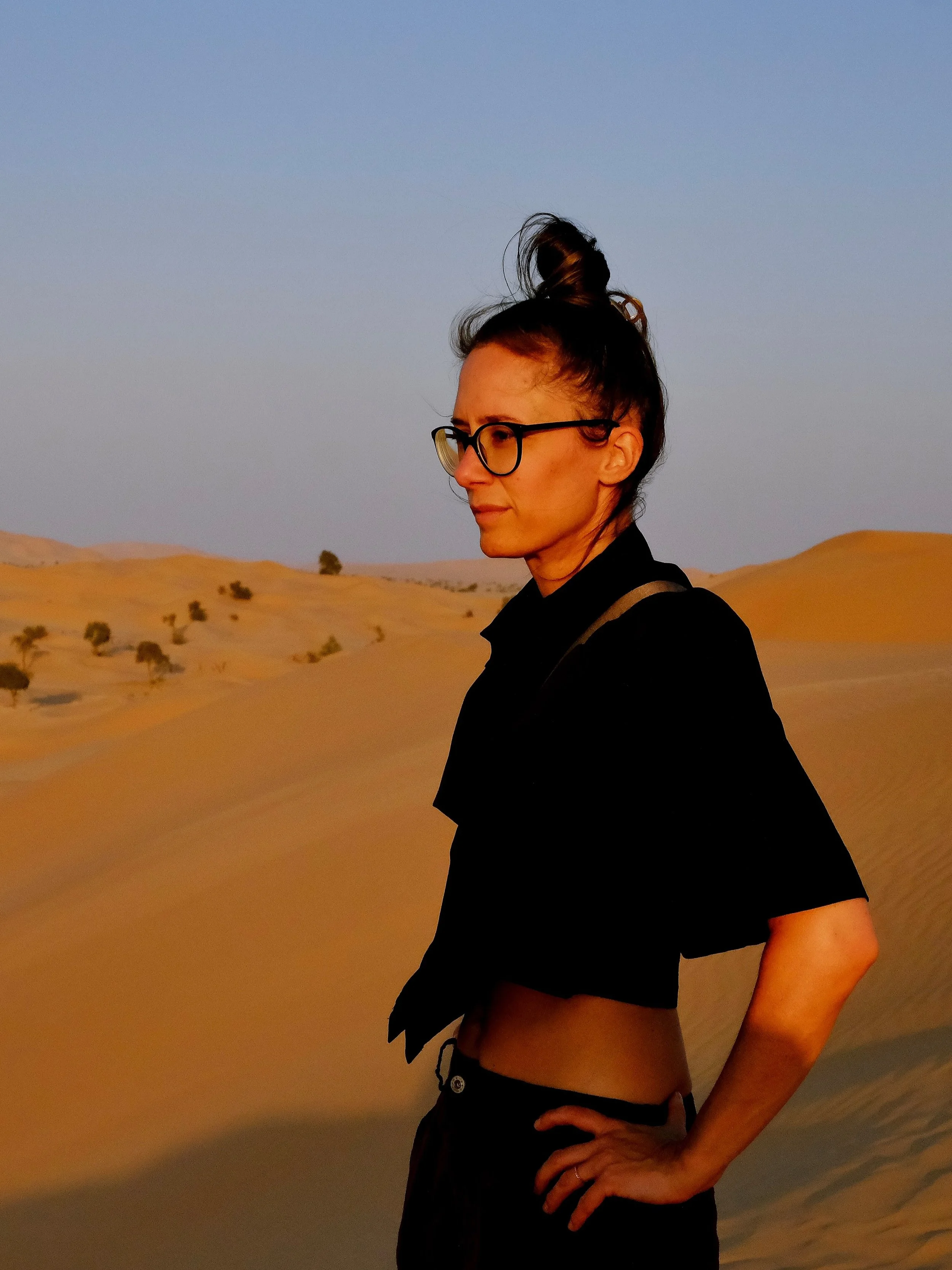 Sorry, but this is my &ldquo;I am blinded by the sun, looking unintentionally grumpy, but I am truly enjoying the moment&ldquo; face. 😅

#travelstories #desert #rubalkhali #exploretheworld #omantourism