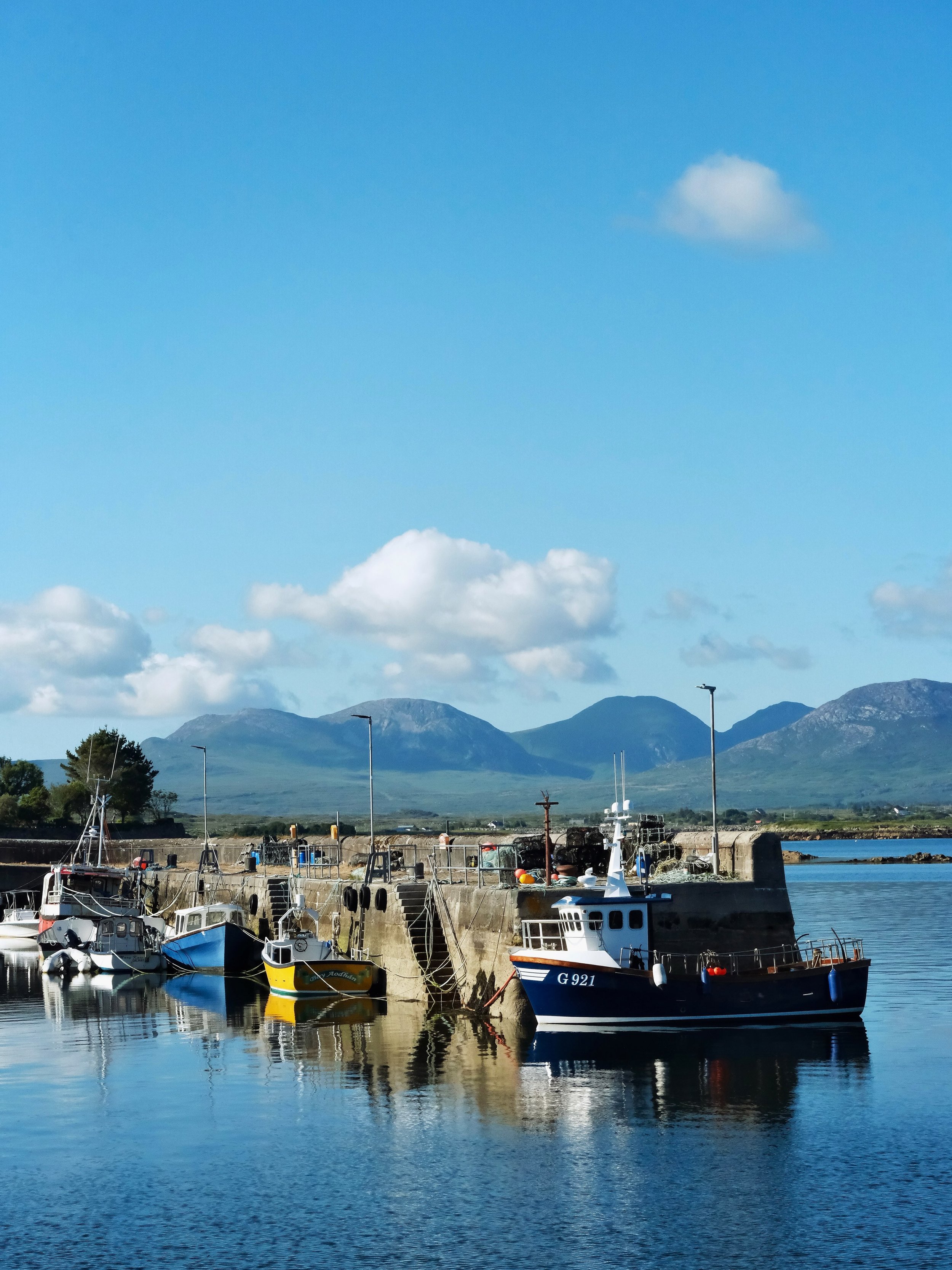 How we miss the small town charme of Ireland.

#irelandtravel #smalltownlife #travelphotography #quietplaces #roundtrip
