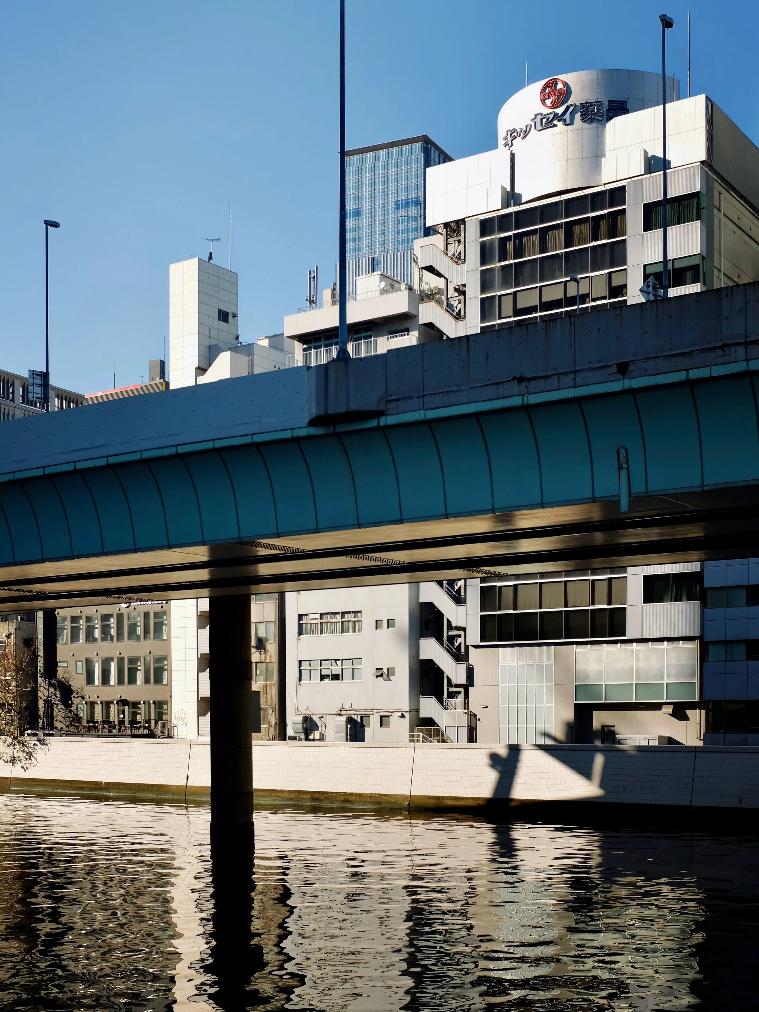 City vibes 🤩

#japantravelphoto #citytrip #tokyo #architecture #exploretheworld