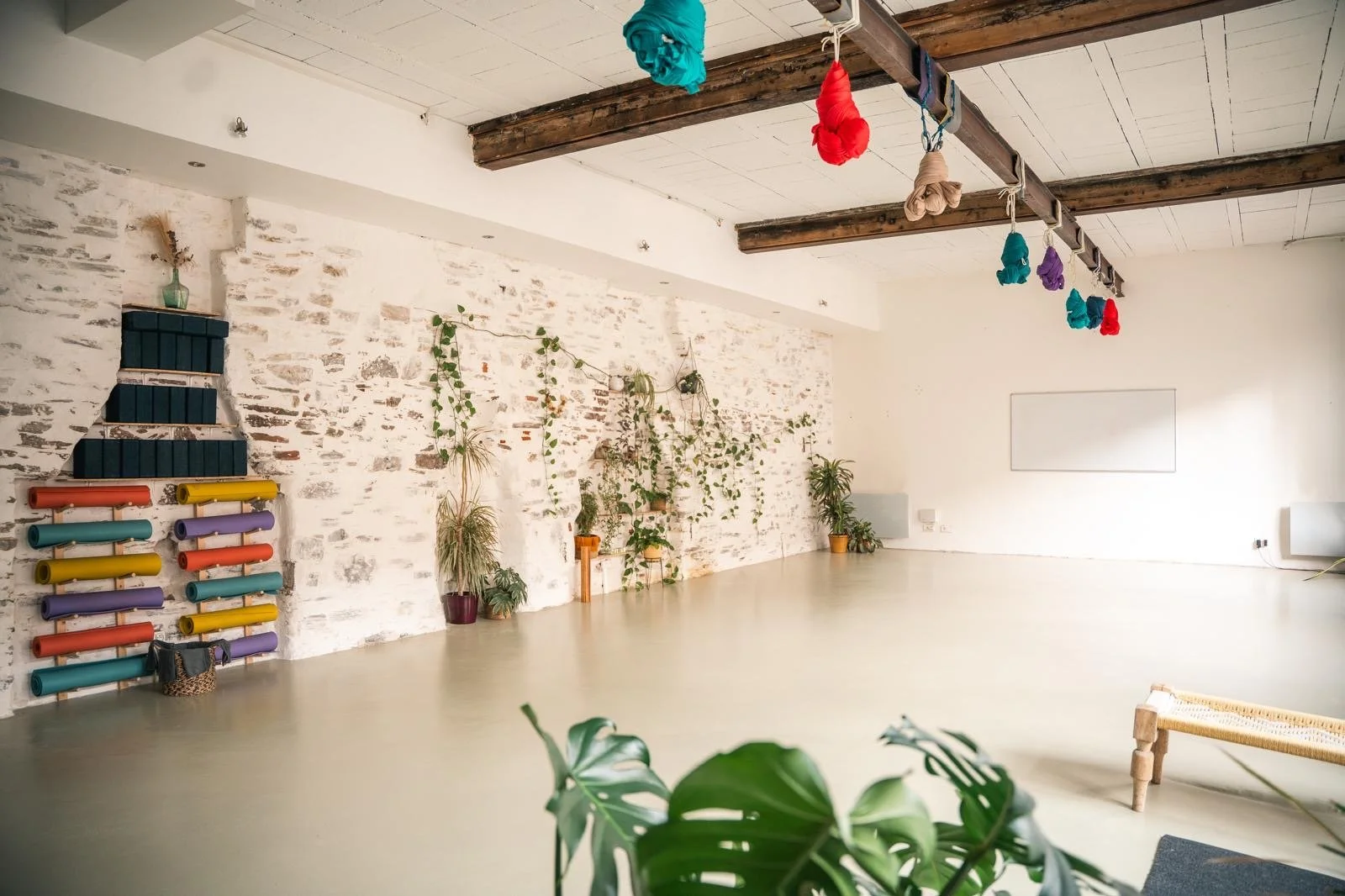 Studio de yoga lumineux de 100 m² à Nantes avec lumière naturelle