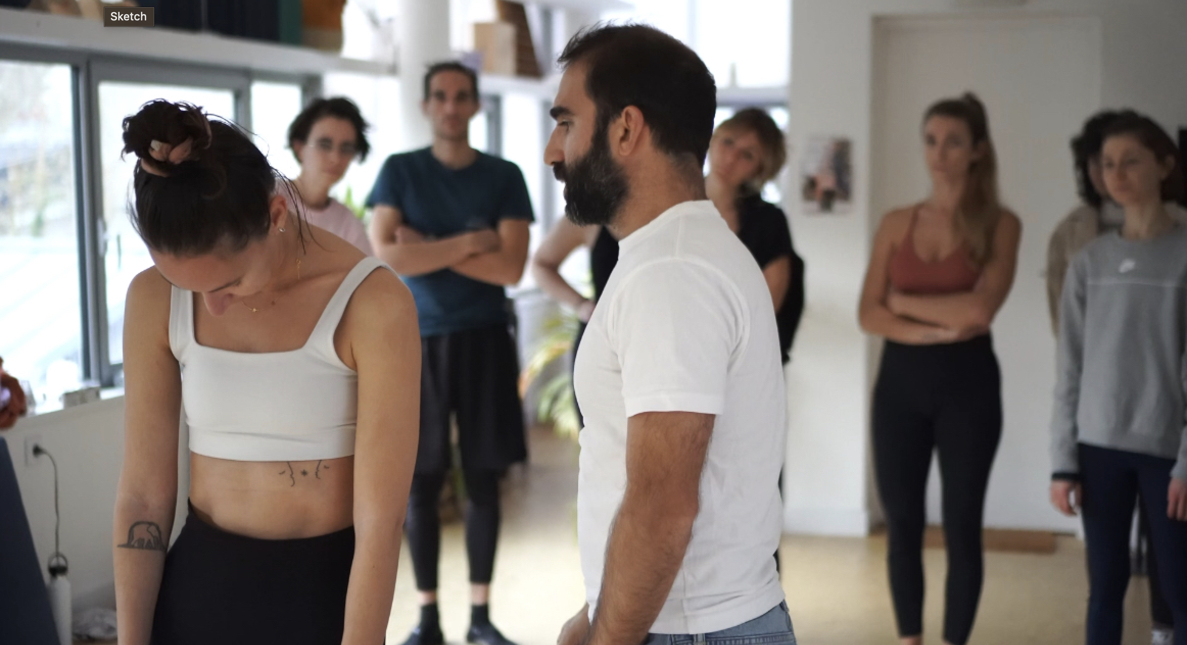 Analyse anatomique d’une posture de yoga pendant la formation de professeur de yoga Sattvic Element