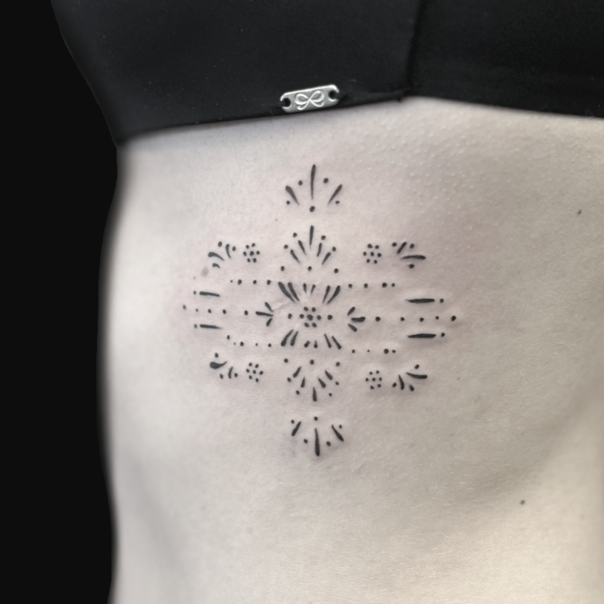 Mandala Dotwork Mini Tattoo filigran fein