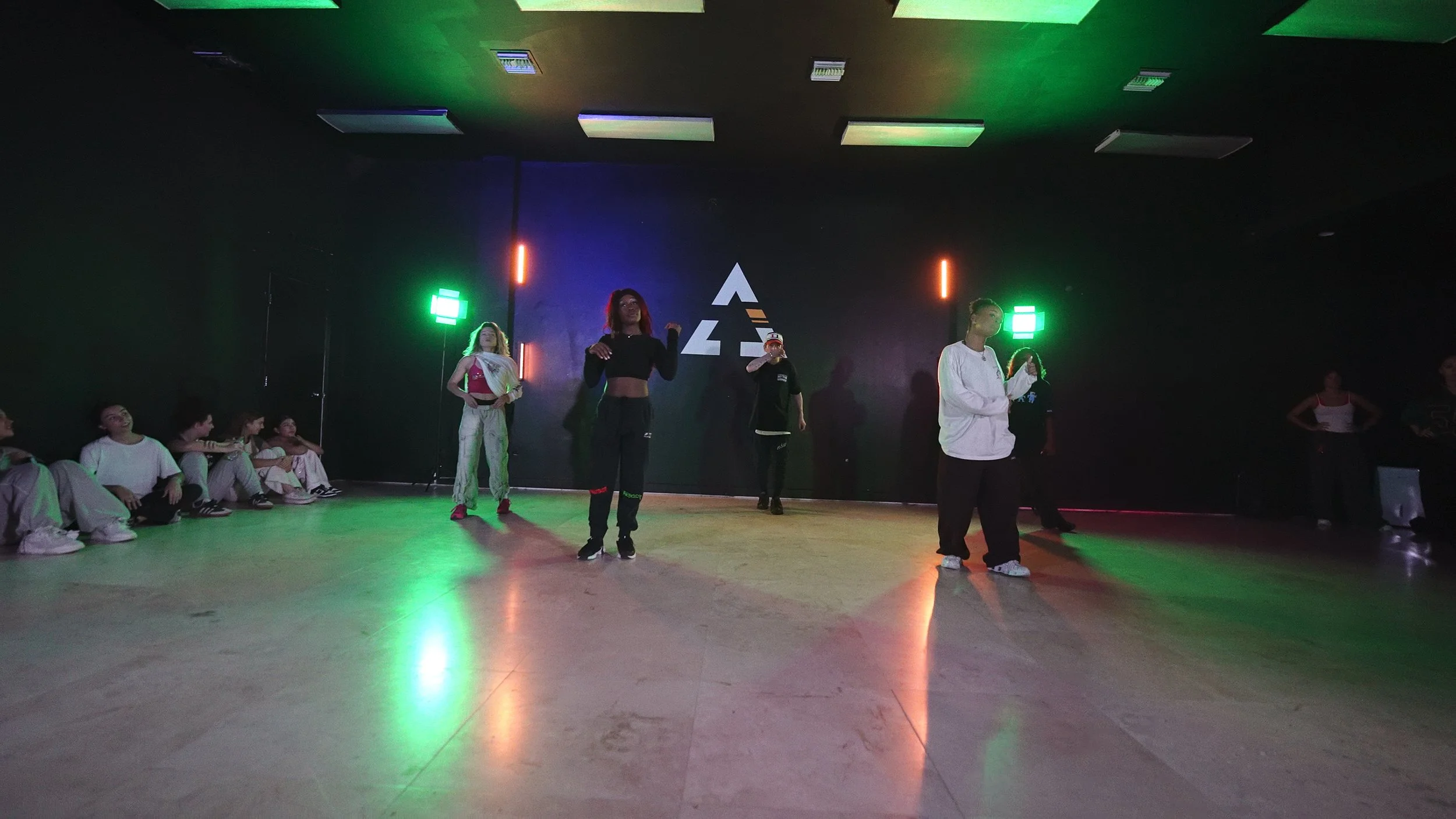 26.03.25 - Group 2 - Bee - Lost - Cambio