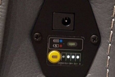 The power indicator shows the estimated remaining power and features a 20-minute audible low-battery alert.