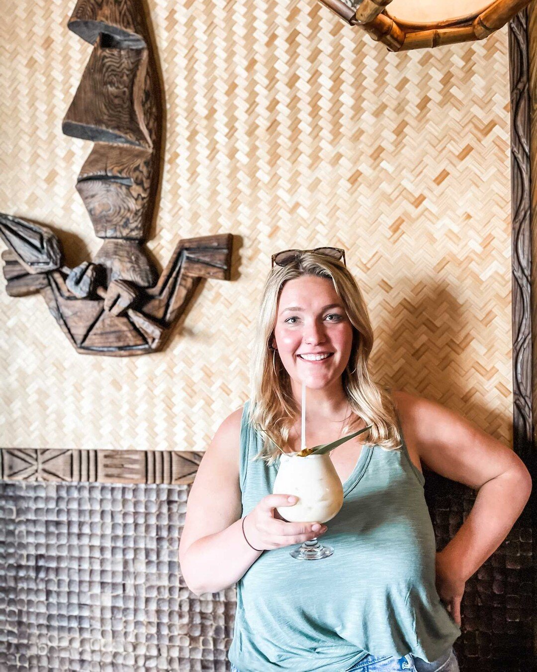 If you like pi&ntilde;a coladas... 🍹✨

... then we're probably going to be BEST friends! 👯&zwj;♀️

There's a lot of new faces around here so I wanted to take a moment to introduce myself! 

I'm Lindsay - the owner and social media expert behind Soc