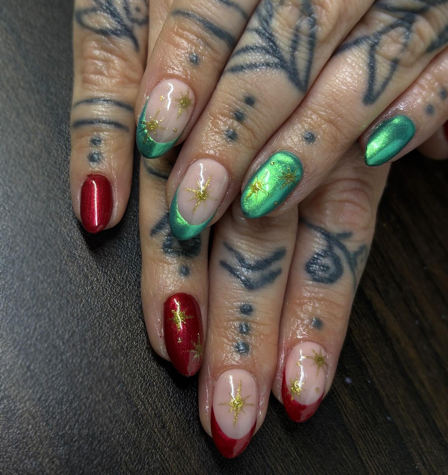 It&rsquo;s tiiiiiiimmmmmeeeee! 🎄🎅🤶

 WE HAVE LUMINARY ON SPECIAL!

Luminary is a soft gel with the strength of acrylic and flexibility of hard gel that has real staying power! 
Like our @bioseaweedgel polish, @luminary_nail_systems is cruelty free