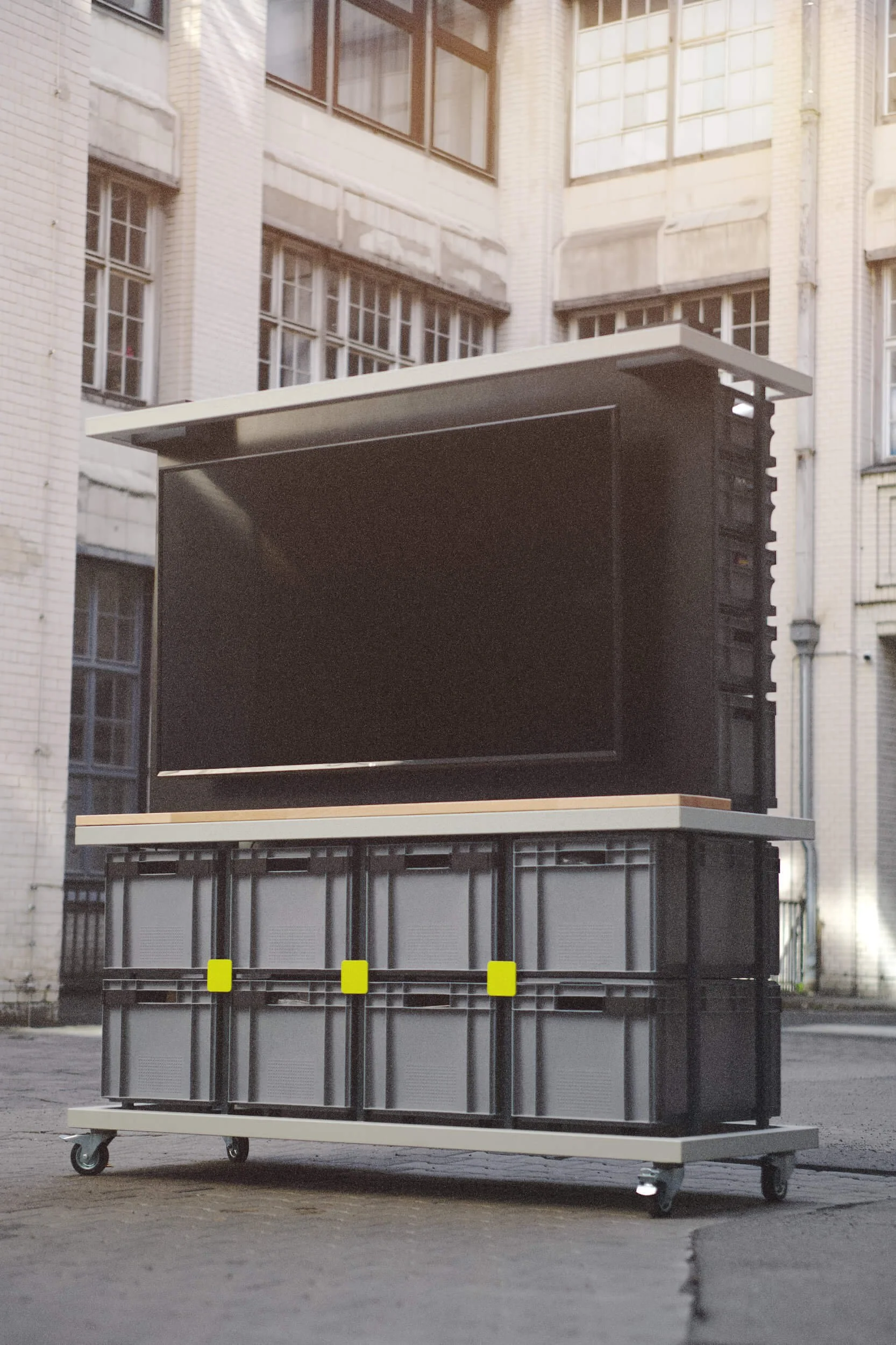 SYSTEM64 – TV-STÄNDER