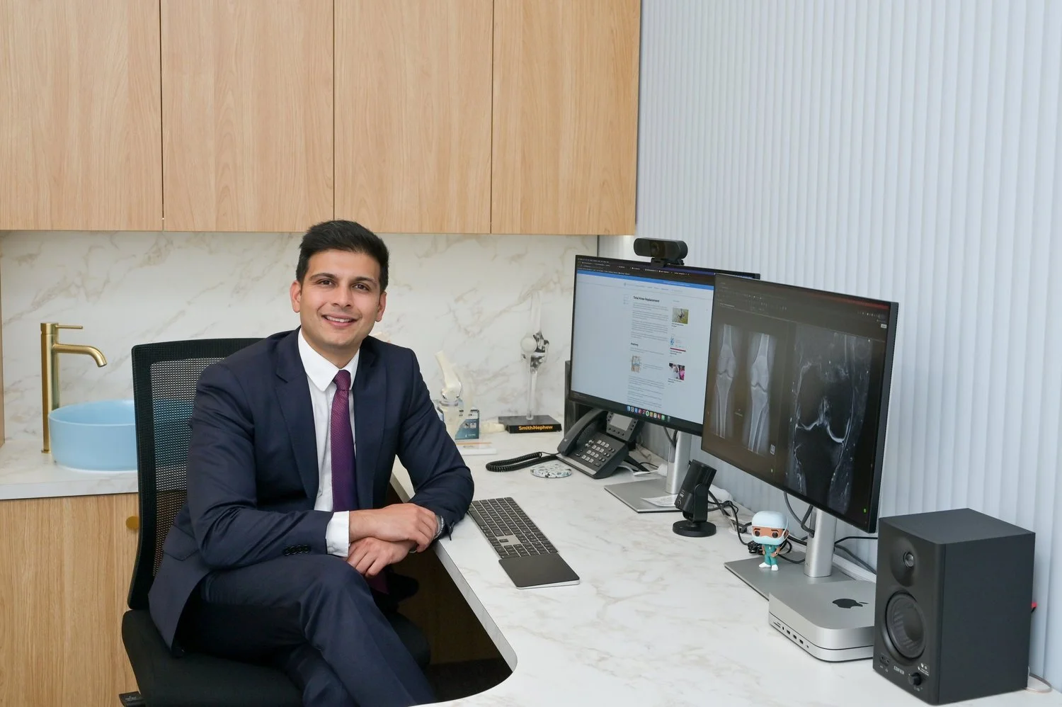 What to Expect at Your First Consultation With a Knee Surgeon?