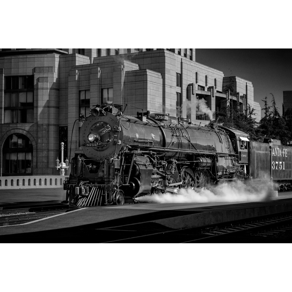 Santa Fe 3751 at Union Station – historic steam locomotive with billowing steam