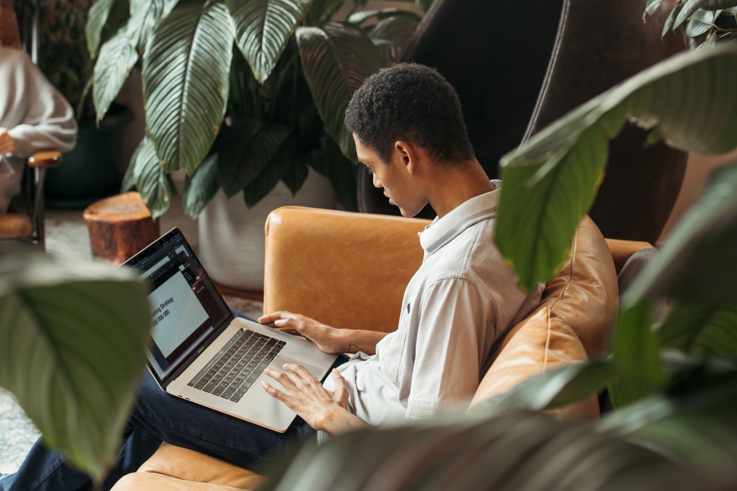 Content Marketing vs Social Media Marketing: The Key Differences Explained